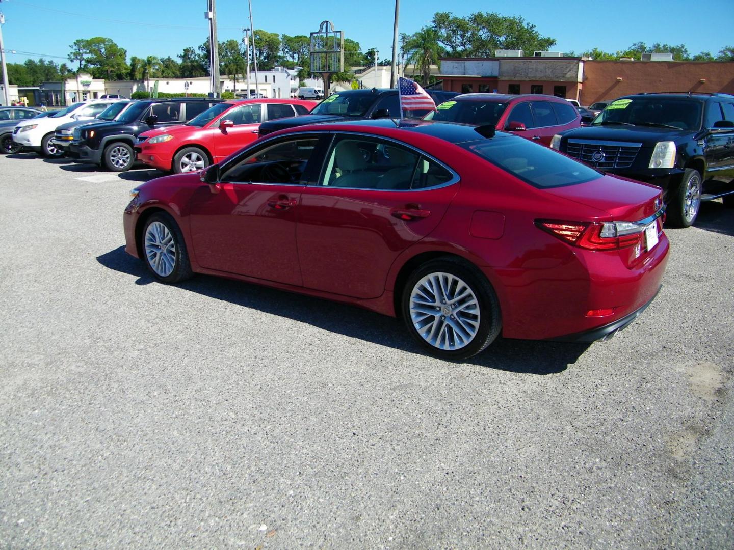 2018 Red /Beige Lexus ES 350 Sedan (58ABK1GG5JU) with an 3.5L V6 DOHC 24V engine, 6A transmission, located at 4000 Bee Ridge Road, Sarasota, FL, 34233, (941) 926-0300, 27.298664, -82.489151 - Photo#3