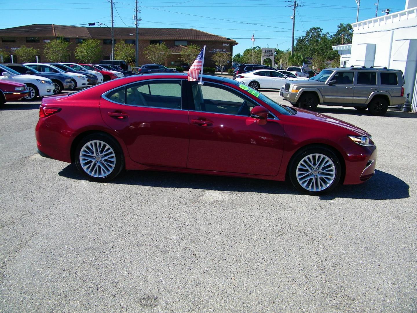 2018 Red /Beige Lexus ES 350 Sedan (58ABK1GG5JU) with an 3.5L V6 DOHC 24V engine, 6A transmission, located at 4000 Bee Ridge Road, Sarasota, FL, 34233, (941) 926-0300, 27.298664, -82.489151 - Photo#6