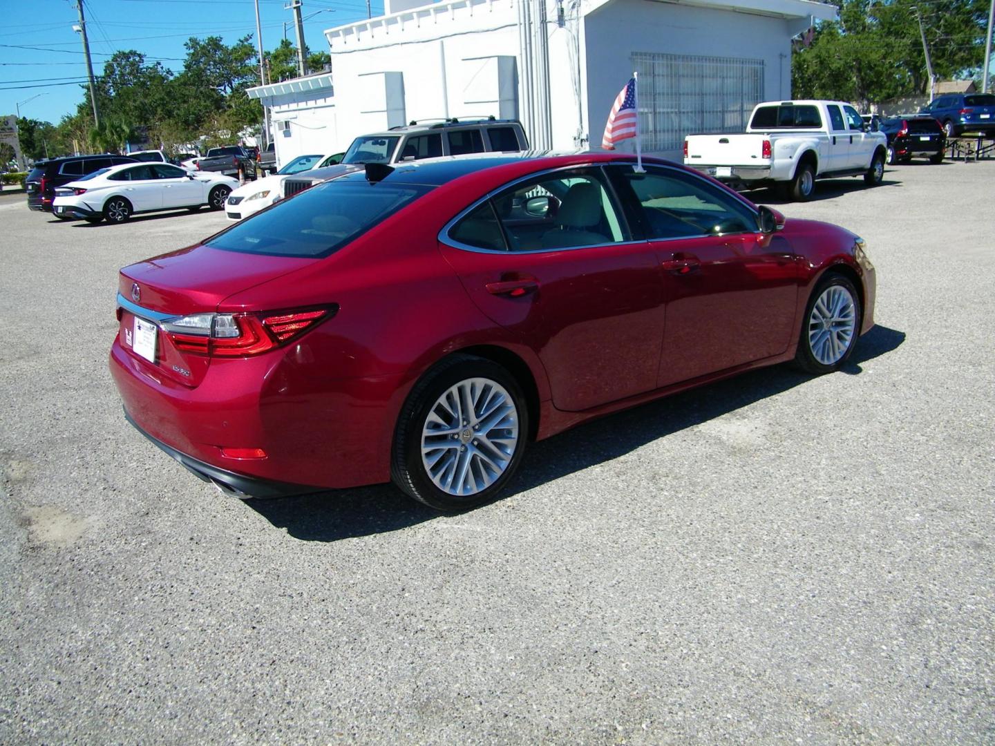 2018 Red /Beige Lexus ES 350 Sedan (58ABK1GG5JU) with an 3.5L V6 DOHC 24V engine, 6A transmission, located at 4000 Bee Ridge Road, Sarasota, FL, 34233, (941) 926-0300, 27.298664, -82.489151 - Photo#5