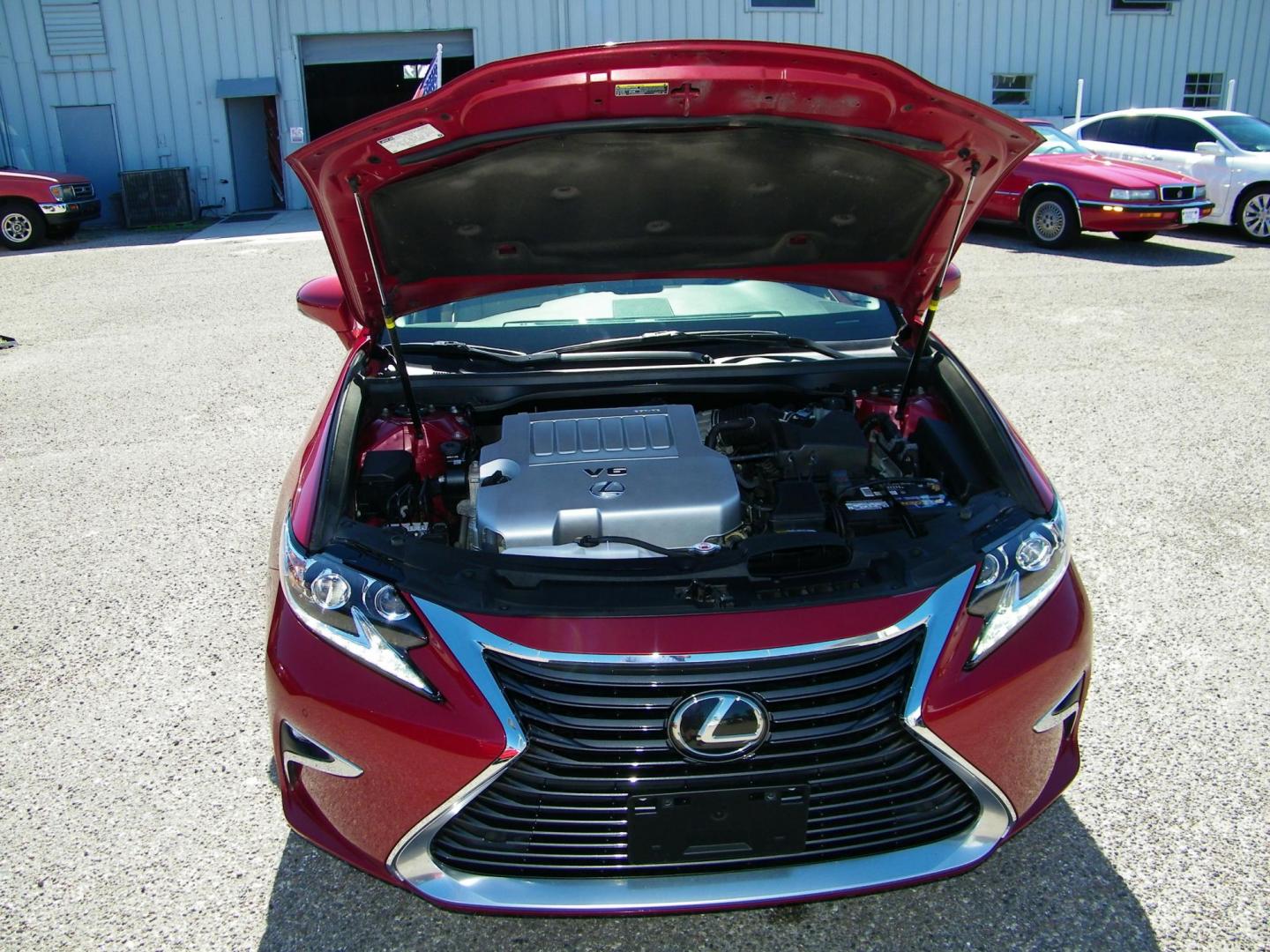 2018 Red /Beige Lexus ES 350 Sedan (58ABK1GG5JU) with an 3.5L V6 DOHC 24V engine, 6A transmission, located at 4000 Bee Ridge Road, Sarasota, FL, 34233, (941) 926-0300, 27.298664, -82.489151 - Photo#9