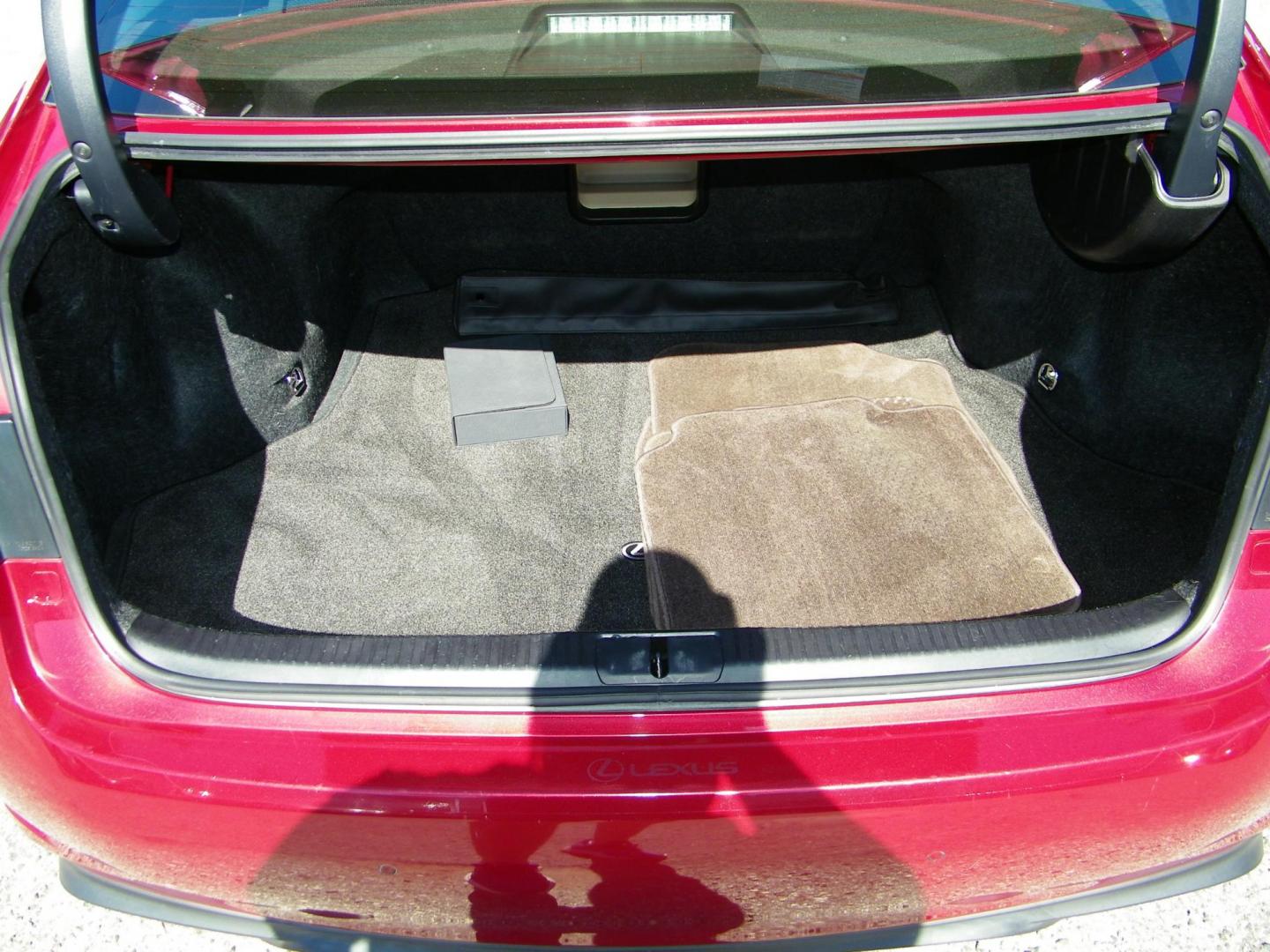 2018 Red /Beige Lexus ES 350 Sedan (58ABK1GG5JU) with an 3.5L V6 DOHC 24V engine, 6A transmission, located at 4000 Bee Ridge Road, Sarasota, FL, 34233, (941) 926-0300, 27.298664, -82.489151 - Photo#12