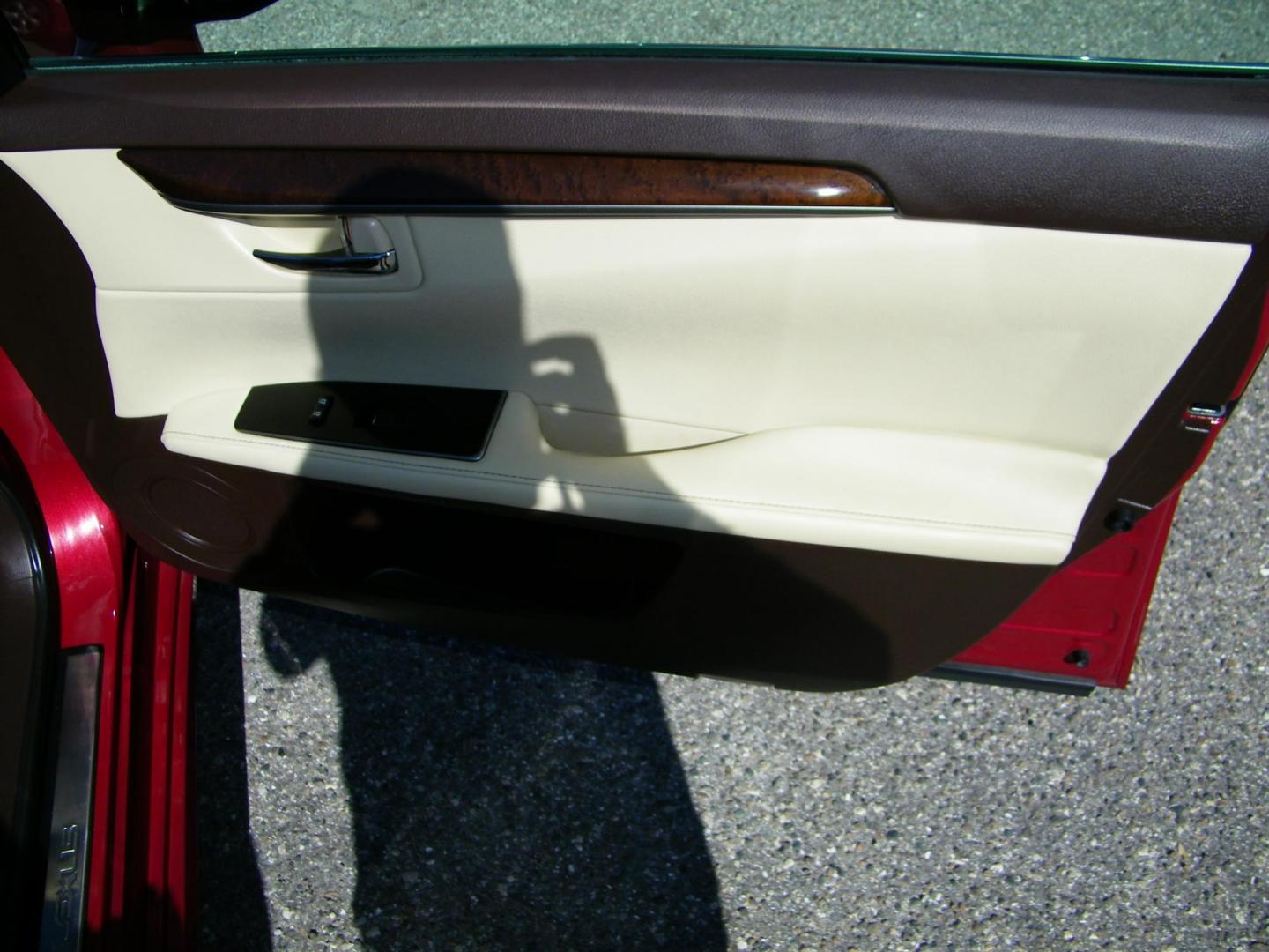 2018 Red /Beige Lexus ES 350 Sedan (58ABK1GG5JU) with an 3.5L V6 DOHC 24V engine, 6A transmission, located at 4000 Bee Ridge Road, Sarasota, FL, 34233, (941) 926-0300, 27.298664, -82.489151 - Photo#14