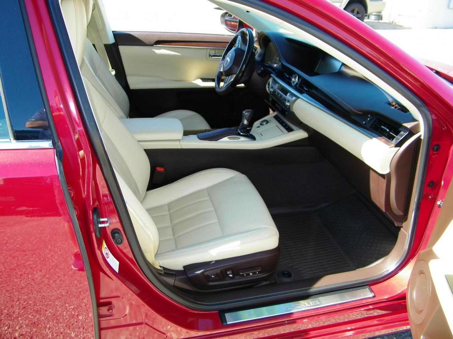 2018 Red /Beige Lexus ES 350 Sedan (58ABK1GG5JU) with an 3.5L V6 DOHC 24V engine, 6A transmission, located at 4000 Bee Ridge Road, Sarasota, FL, 34233, (941) 926-0300, 27.298664, -82.489151 - Photo#16