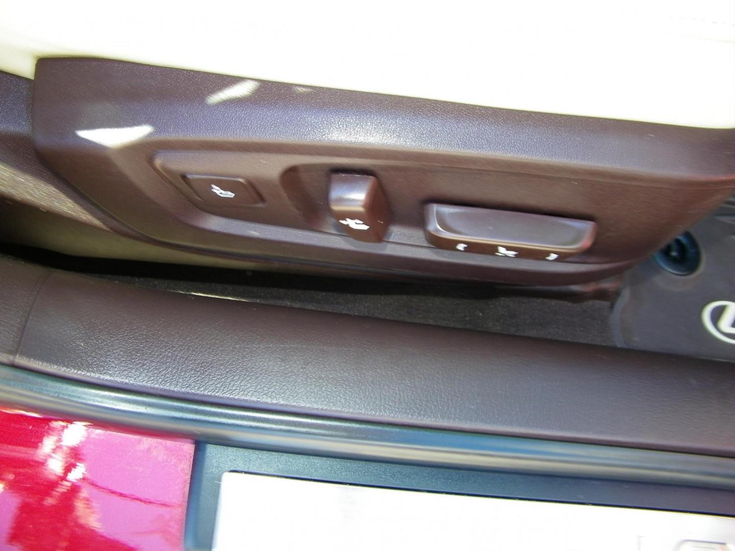 2018 Red /Beige Lexus ES 350 Sedan (58ABK1GG5JU) with an 3.5L V6 DOHC 24V engine, 6A transmission, located at 4000 Bee Ridge Road, Sarasota, FL, 34233, (941) 926-0300, 27.298664, -82.489151 - Photo#15