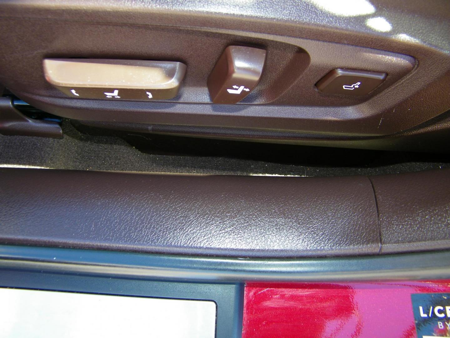 2018 Red /Beige Lexus ES 350 Sedan (58ABK1GG5JU) with an 3.5L V6 DOHC 24V engine, 6A transmission, located at 4000 Bee Ridge Road, Sarasota, FL, 34233, (941) 926-0300, 27.298664, -82.489151 - Photo#18