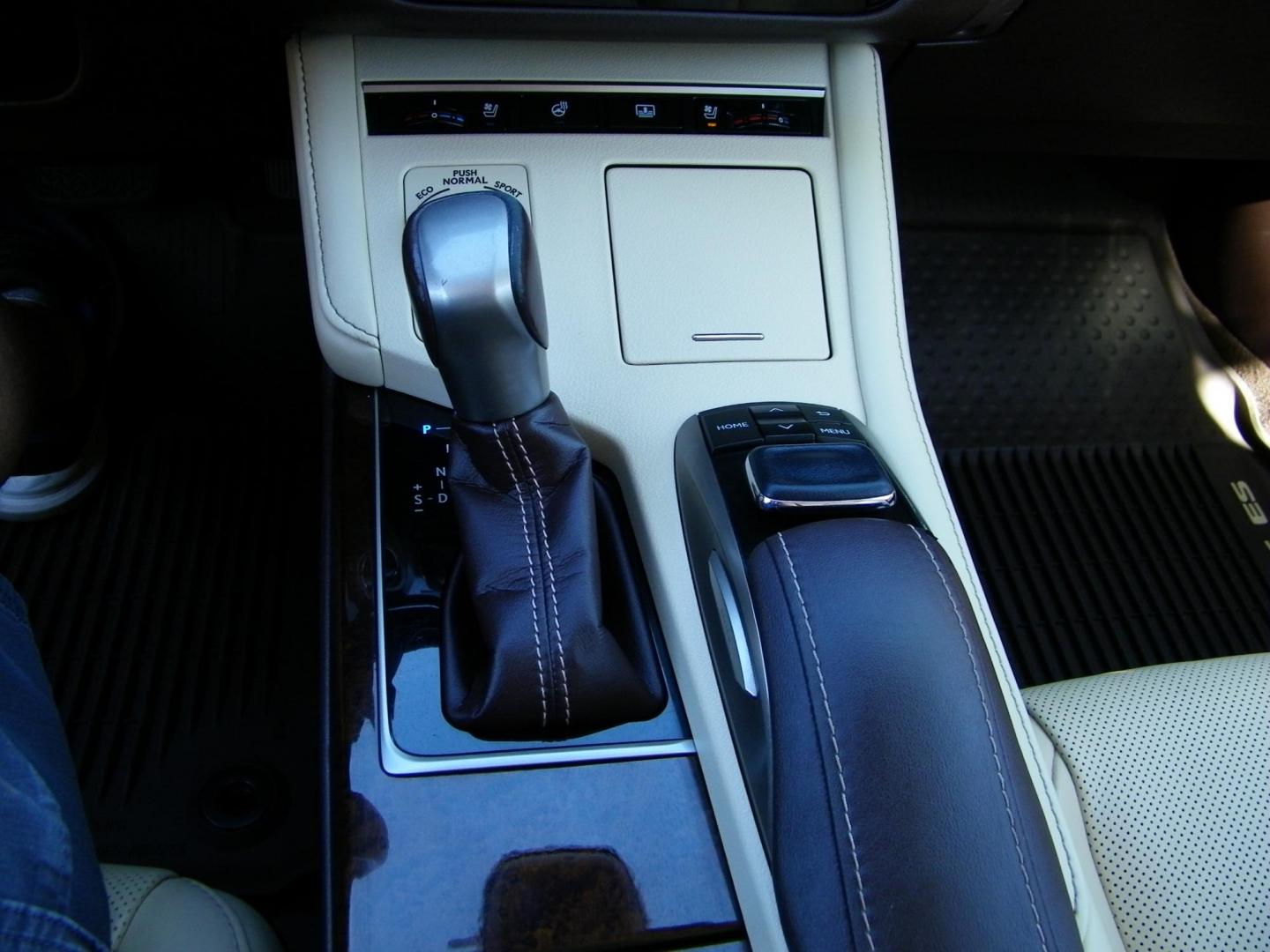 2018 Red /Beige Lexus ES 350 Sedan (58ABK1GG5JU) with an 3.5L V6 DOHC 24V engine, 6A transmission, located at 4000 Bee Ridge Road, Sarasota, FL, 34233, (941) 926-0300, 27.298664, -82.489151 - Photo#21