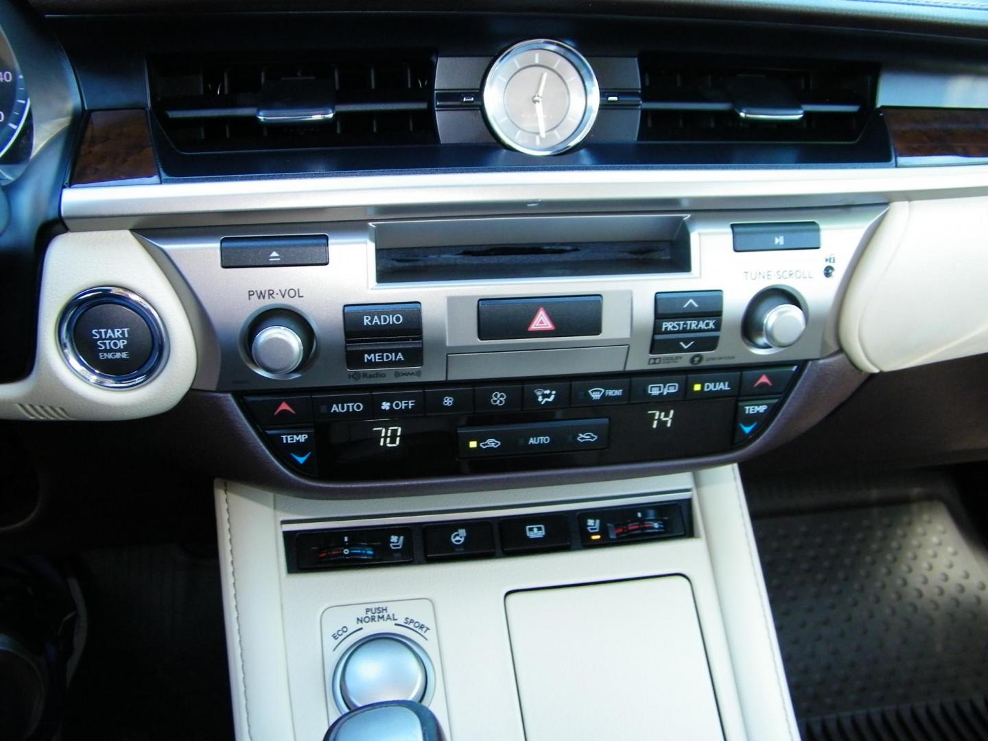 2018 Red /Beige Lexus ES 350 Sedan (58ABK1GG5JU) with an 3.5L V6 DOHC 24V engine, 6A transmission, located at 4000 Bee Ridge Road, Sarasota, FL, 34233, (941) 926-0300, 27.298664, -82.489151 - Photo#22