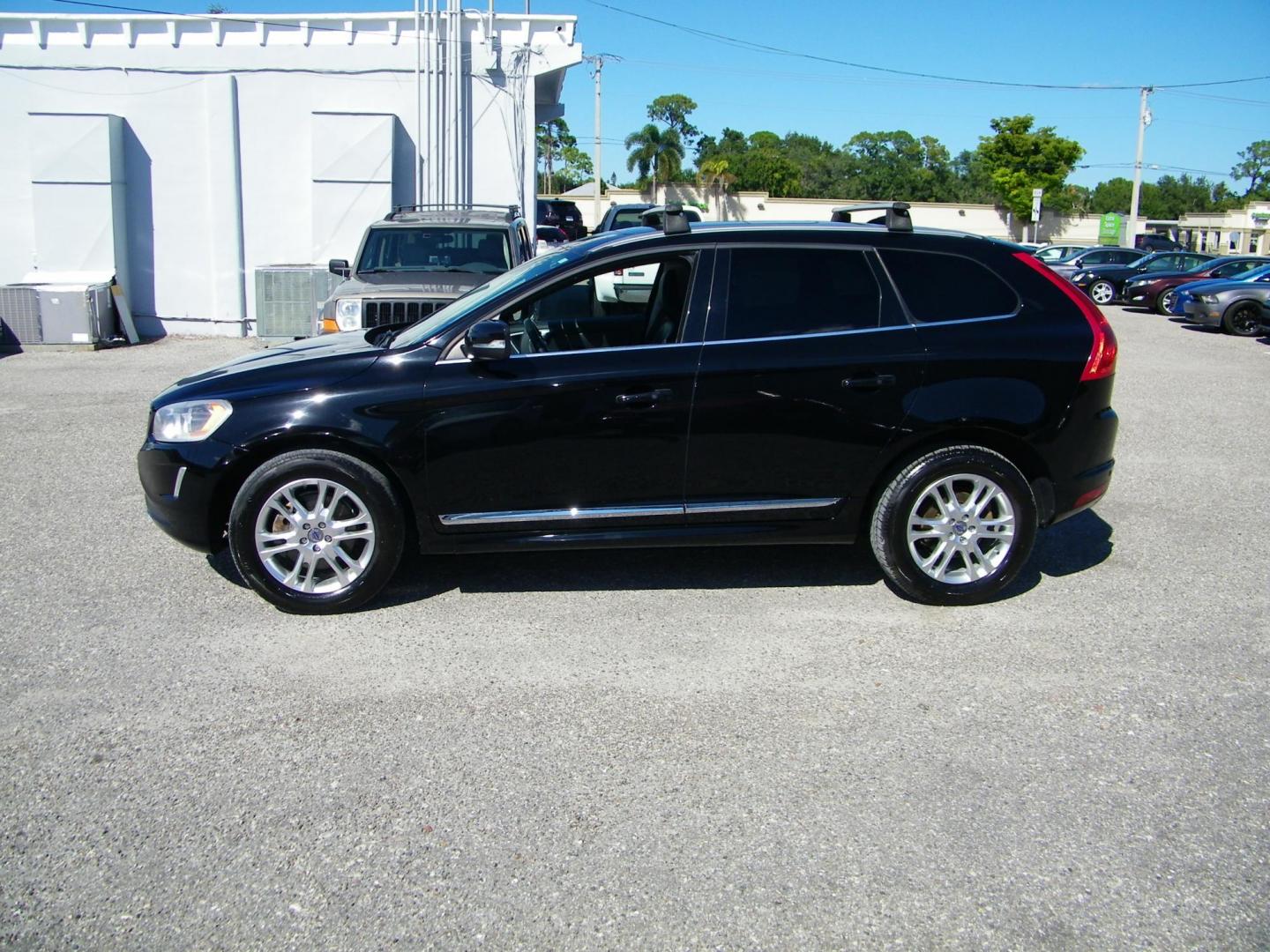 2015 Black /Black Volvo XC60 T6 Drive-E Premier Plus FWD (YV440MDC8F2) with an 2.0L L4 DOHC 16V TURBO engine, 8-Speed Automatic transmission, located at 4000 Bee Ridge Road, Sarasota, FL, 34233, (941) 926-0300, 27.298664, -82.489151 - Photo#2