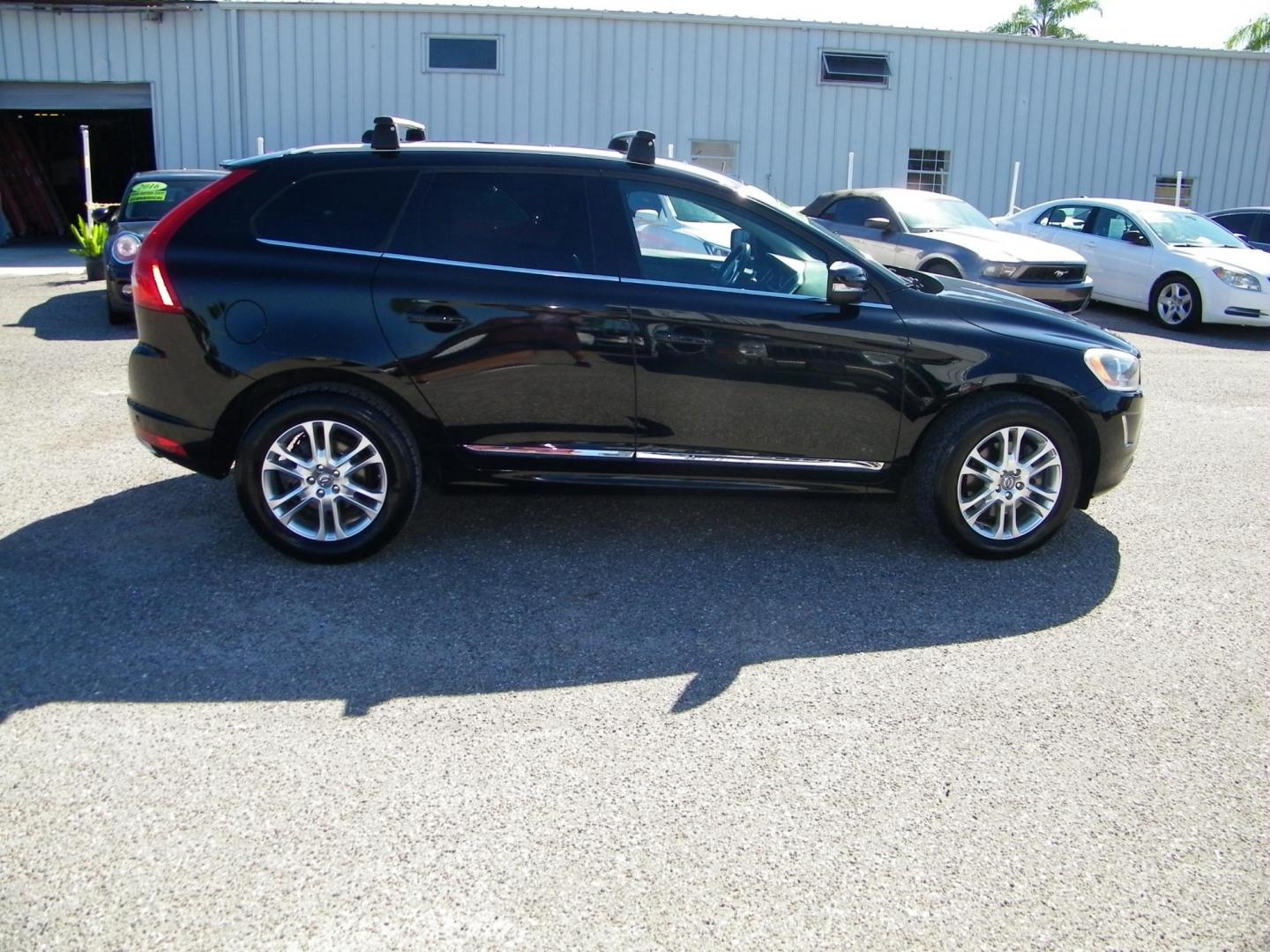 2015 Black /Black Volvo XC60 T6 Drive-E Premier Plus FWD (YV440MDC8F2) with an 2.0L L4 DOHC 16V TURBO engine, 8-Speed Automatic transmission, located at 4000 Bee Ridge Road, Sarasota, FL, 34233, (941) 926-0300, 27.298664, -82.489151 - Photo#6