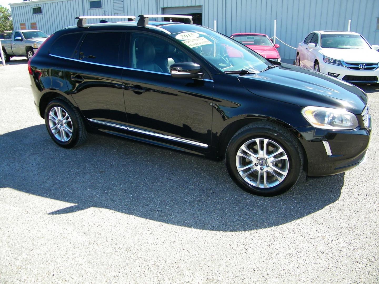 2015 Black /Black Volvo XC60 T6 Drive-E Premier Plus FWD (YV440MDC8F2) with an 2.0L L4 DOHC 16V TURBO engine, 8-Speed Automatic transmission, located at 4000 Bee Ridge Road, Sarasota, FL, 34233, (941) 926-0300, 27.298664, -82.489151 - Photo#7