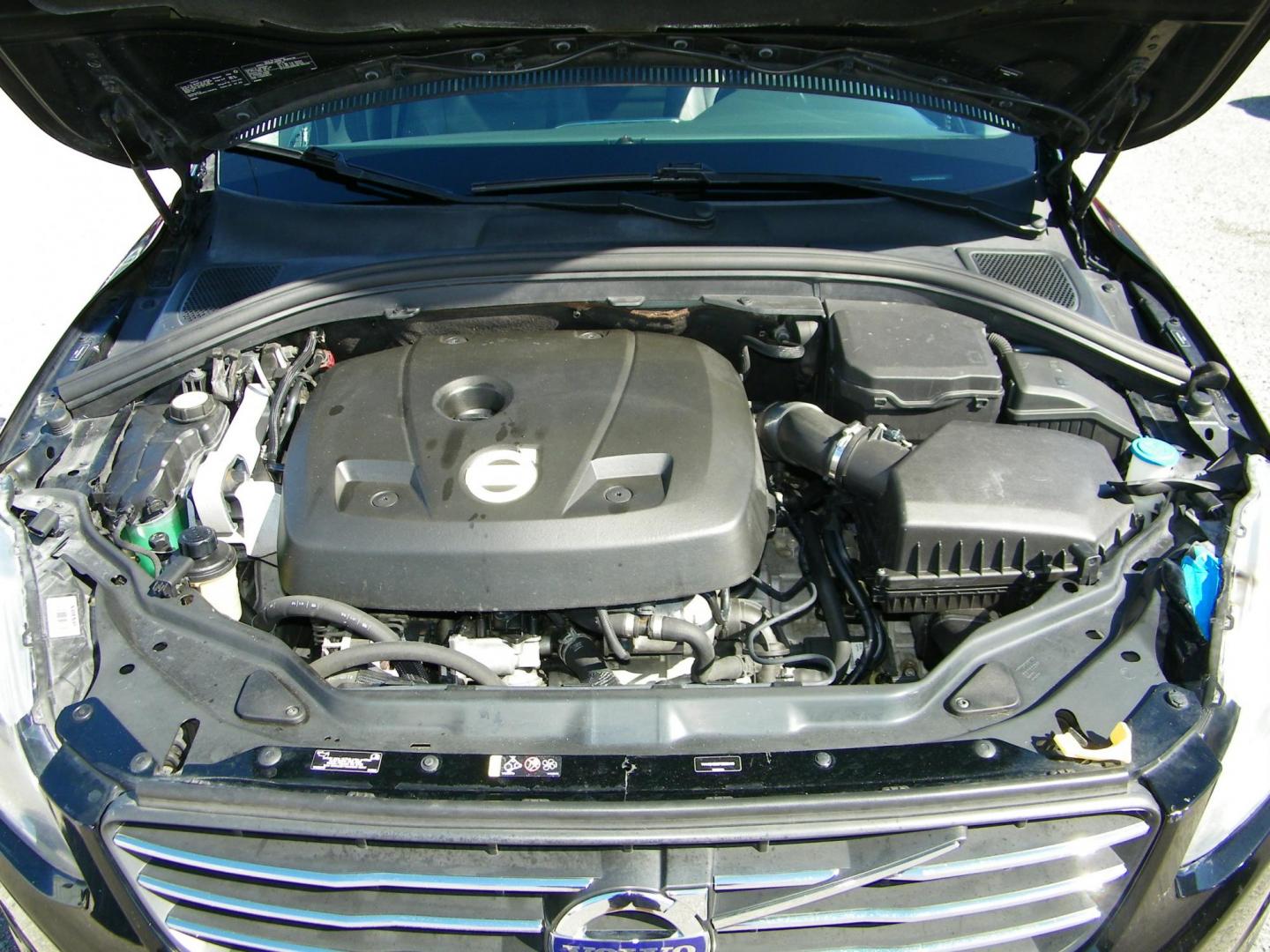 2015 Black /Black Volvo XC60 T6 Drive-E Premier Plus FWD (YV440MDC8F2) with an 2.0L L4 DOHC 16V TURBO engine, 8-Speed Automatic transmission, located at 4000 Bee Ridge Road, Sarasota, FL, 34233, (941) 926-0300, 27.298664, -82.489151 - Photo#10