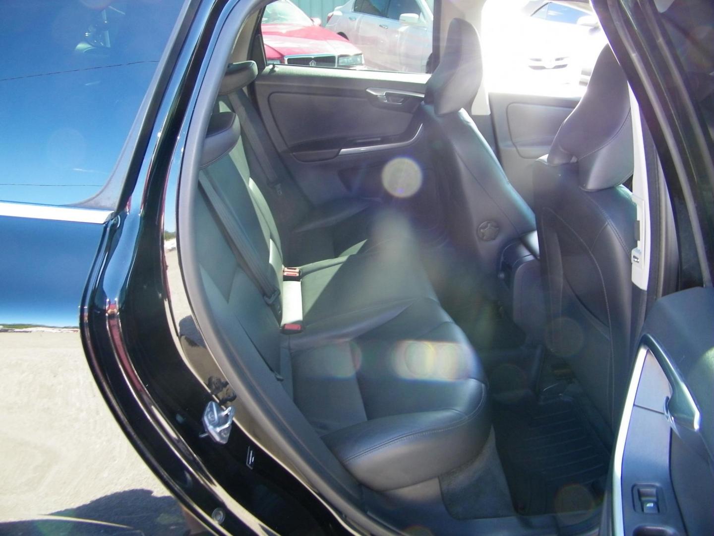 2015 Black /Black Volvo XC60 T6 Drive-E Premier Plus FWD (YV440MDC8F2) with an 2.0L L4 DOHC 16V TURBO engine, 8-Speed Automatic transmission, located at 4000 Bee Ridge Road, Sarasota, FL, 34233, (941) 926-0300, 27.298664, -82.489151 - Photo#14