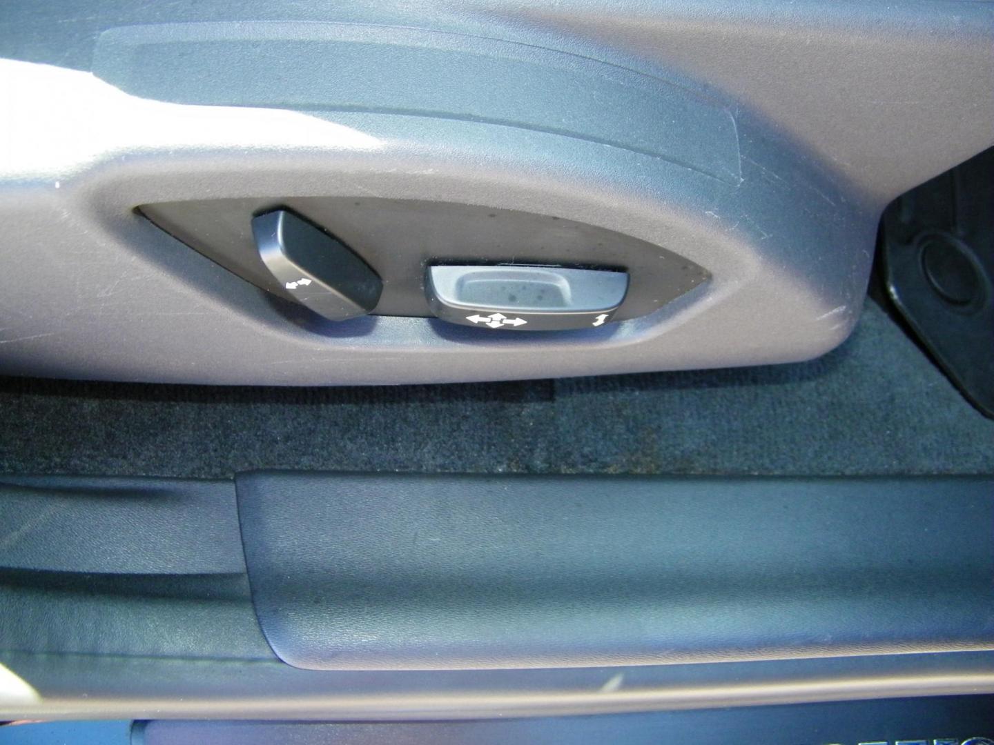 2015 Black /Black Volvo XC60 T6 Drive-E Premier Plus FWD (YV440MDC8F2) with an 2.0L L4 DOHC 16V TURBO engine, 8-Speed Automatic transmission, located at 4000 Bee Ridge Road, Sarasota, FL, 34233, (941) 926-0300, 27.298664, -82.489151 - Photo#16