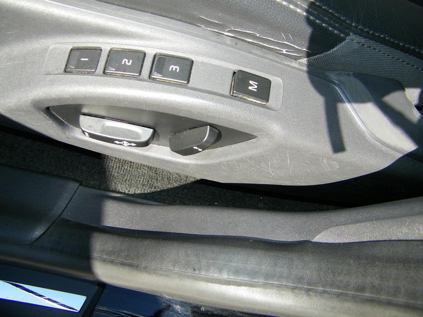 2015 Black /Black Volvo XC60 T6 Drive-E Premier Plus FWD (YV440MDC8F2) with an 2.0L L4 DOHC 16V TURBO engine, 8-Speed Automatic transmission, located at 4000 Bee Ridge Road, Sarasota, FL, 34233, (941) 926-0300, 27.298664, -82.489151 - Photo#18