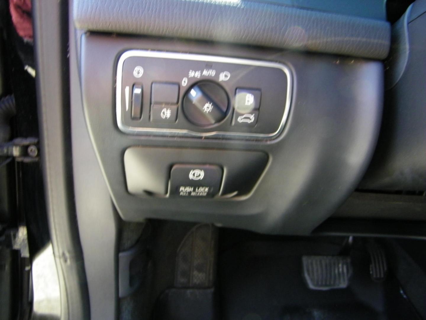 2015 Black /Black Volvo XC60 T6 Drive-E Premier Plus FWD (YV440MDC8F2) with an 2.0L L4 DOHC 16V TURBO engine, 8-Speed Automatic transmission, located at 4000 Bee Ridge Road, Sarasota, FL, 34233, (941) 926-0300, 27.298664, -82.489151 - Photo#20