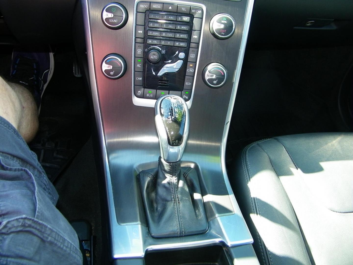 2015 Black /Black Volvo XC60 T6 Drive-E Premier Plus FWD (YV440MDC8F2) with an 2.0L L4 DOHC 16V TURBO engine, 8-Speed Automatic transmission, located at 4000 Bee Ridge Road, Sarasota, FL, 34233, (941) 926-0300, 27.298664, -82.489151 - Photo#23