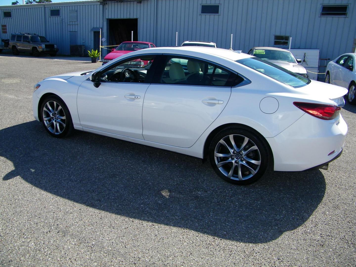 2014 WHITE /Tan Mazda Mazda6 i Grand Touring (JM1GJ1W69E1) with an 2.5L L4 DOHC 16V engine, 6-Speed Automatic transmission, located at 4000 Bee Ridge Road, Sarasota, FL, 34233, (941) 926-0300, 27.298664, -82.489151 - Photo#3