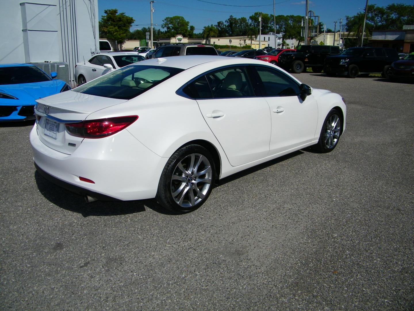 2014 WHITE /Tan Mazda Mazda6 i Grand Touring (JM1GJ1W69E1) with an 2.5L L4 DOHC 16V engine, 6-Speed Automatic transmission, located at 4000 Bee Ridge Road, Sarasota, FL, 34233, (941) 926-0300, 27.298664, -82.489151 - Photo#5