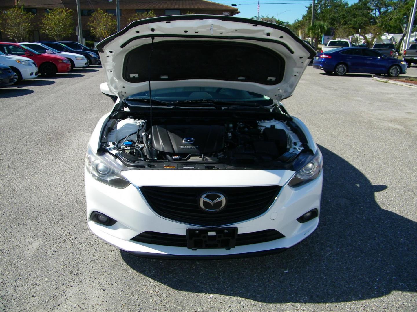 2014 WHITE /Tan Mazda Mazda6 i Grand Touring (JM1GJ1W69E1) with an 2.5L L4 DOHC 16V engine, 6-Speed Automatic transmission, located at 4000 Bee Ridge Road, Sarasota, FL, 34233, (941) 926-0300, 27.298664, -82.489151 - Photo#9