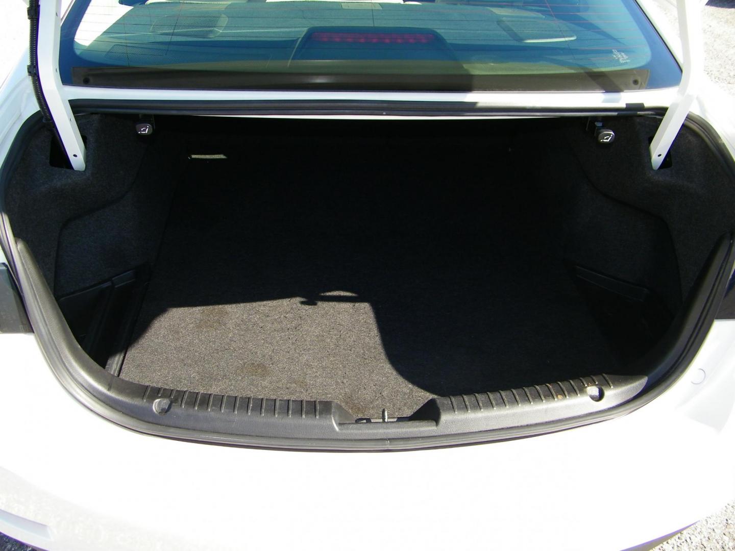 2014 WHITE /Tan Mazda Mazda6 i Grand Touring (JM1GJ1W69E1) with an 2.5L L4 DOHC 16V engine, 6-Speed Automatic transmission, located at 4000 Bee Ridge Road, Sarasota, FL, 34233, (941) 926-0300, 27.298664, -82.489151 - Photo#12