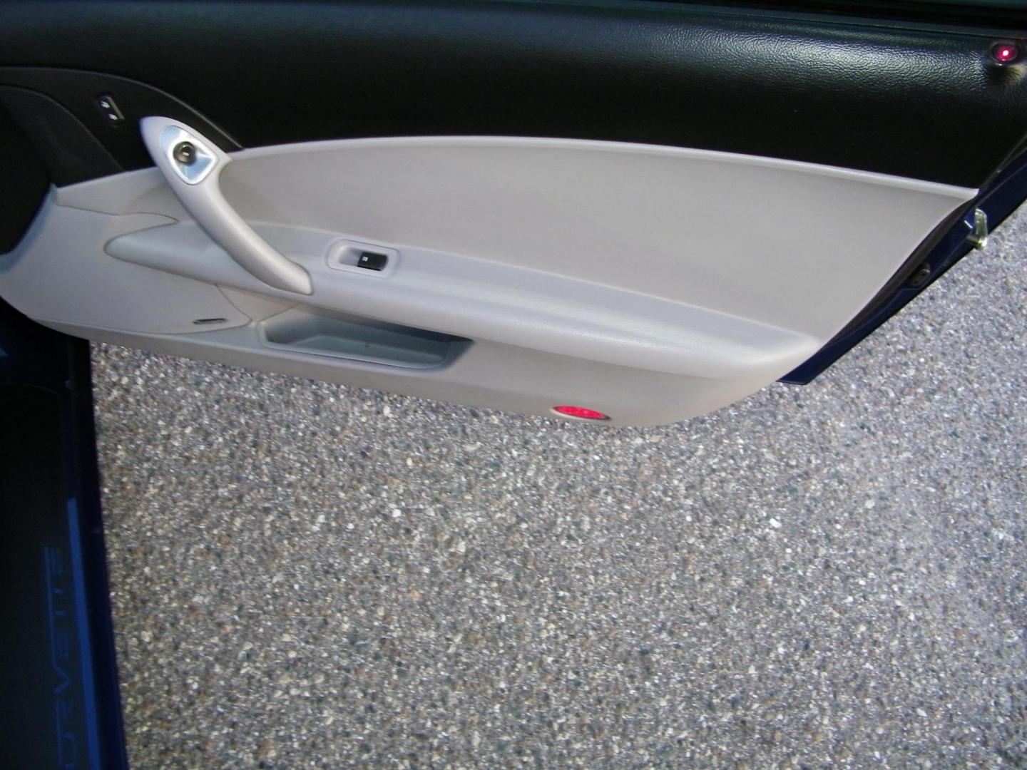 2005 Blue /Beige Chevrolet Corvette Coupe (1G1YY24U955) with an 6.0L V8 OHV 16V engine, Automatic transmission, located at 4000 Bee Ridge Road, Sarasota, FL, 34233, (941) 926-0300, 27.298664, -82.489151 - Photo#11