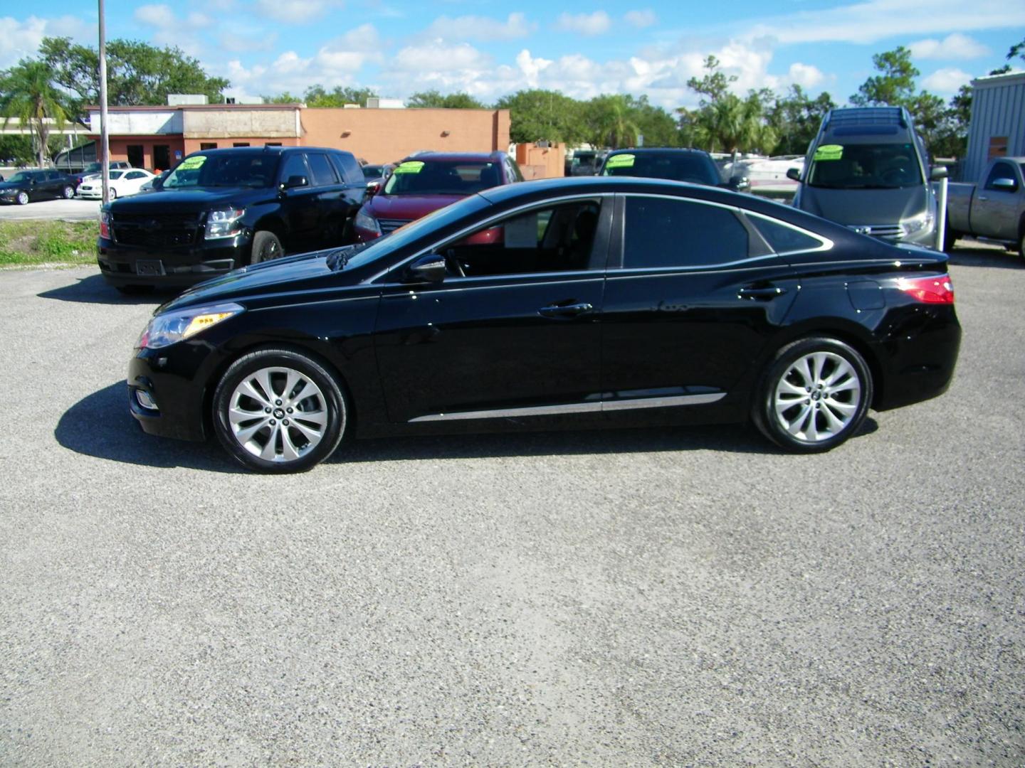 2014 Black /Black Hyundai Azera Limited (KMHFH4JG7EA) with an 3.3L V6 DOHC 24V engine, 6-Speed Automatic transmission, located at 4000 Bee Ridge Road, Sarasota, FL, 34233, (941) 926-0300, 27.298664, -82.489151 - Photo#2