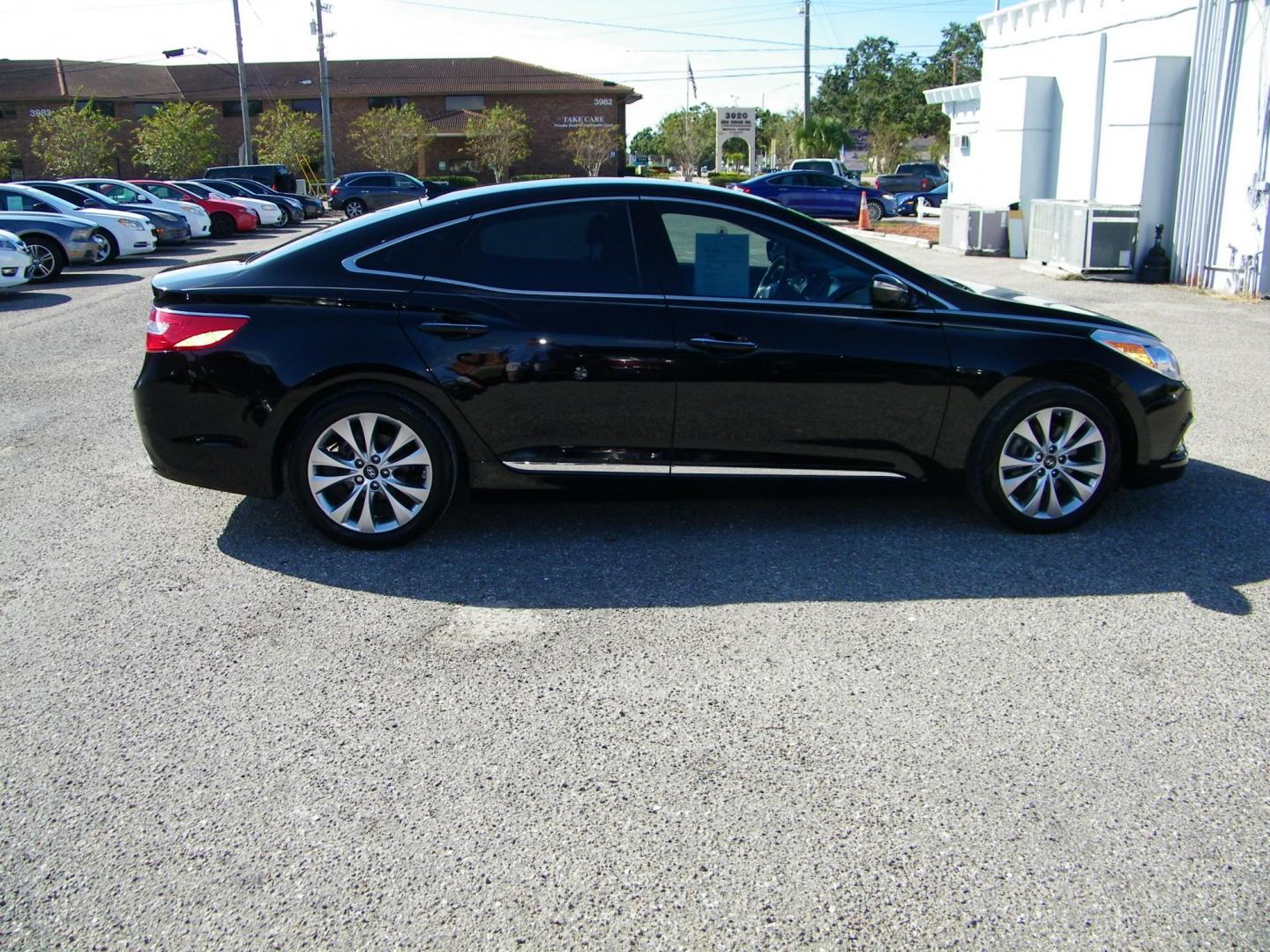 2014 Black /Black Hyundai Azera Limited (KMHFH4JG7EA) with an 3.3L V6 DOHC 24V engine, 6-Speed Automatic transmission, located at 4000 Bee Ridge Road, Sarasota, FL, 34233, (941) 926-0300, 27.298664, -82.489151 - Photo#6