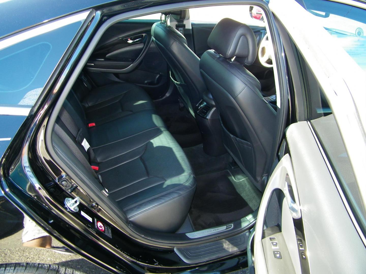 2014 Black /Black Hyundai Azera Limited (KMHFH4JG7EA) with an 3.3L V6 DOHC 24V engine, 6-Speed Automatic transmission, located at 4000 Bee Ridge Road, Sarasota, FL, 34233, (941) 926-0300, 27.298664, -82.489151 - Photo#12