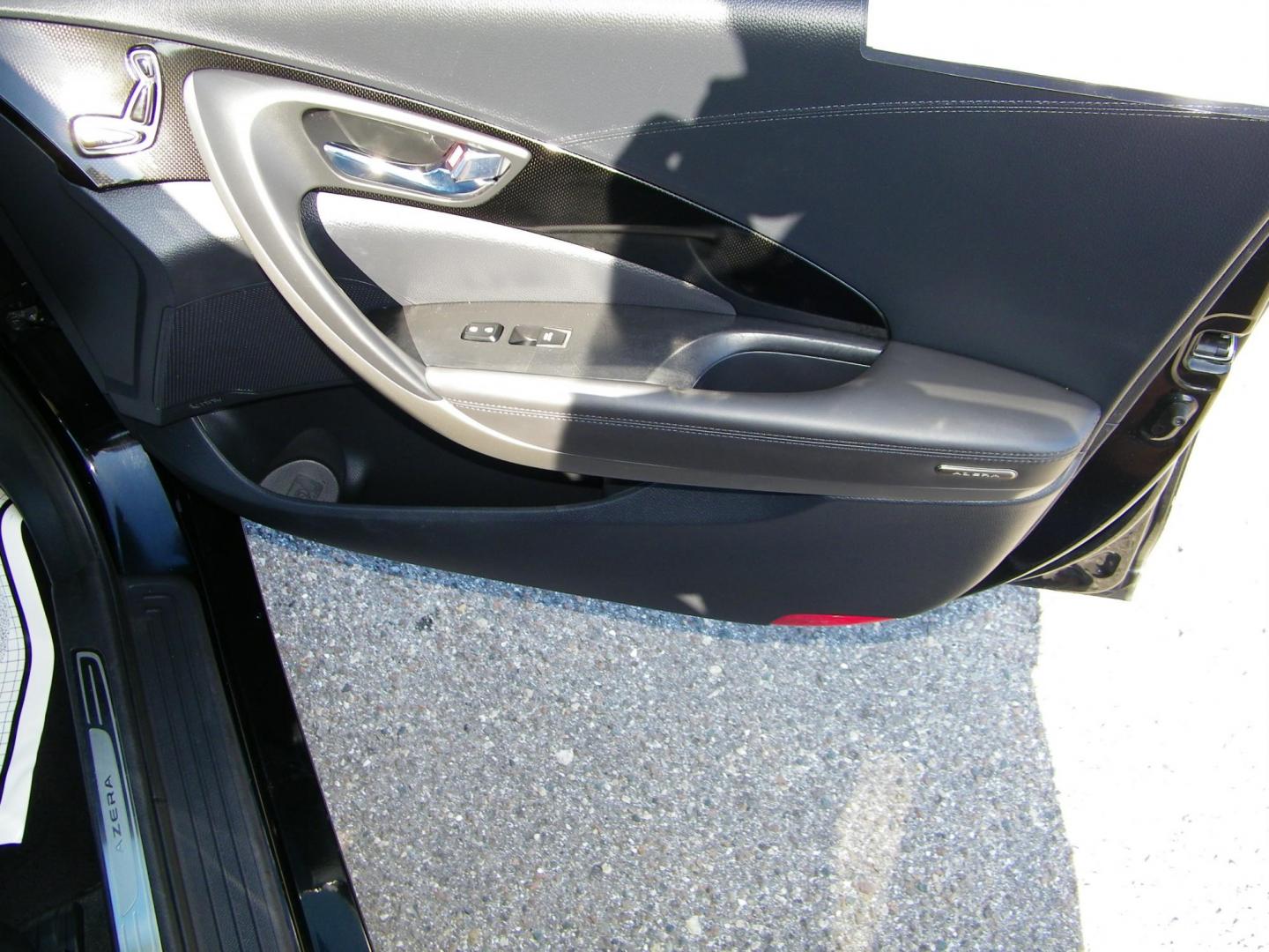 2014 Black /Black Hyundai Azera Limited (KMHFH4JG7EA) with an 3.3L V6 DOHC 24V engine, 6-Speed Automatic transmission, located at 4000 Bee Ridge Road, Sarasota, FL, 34233, (941) 926-0300, 27.298664, -82.489151 - Photo#13