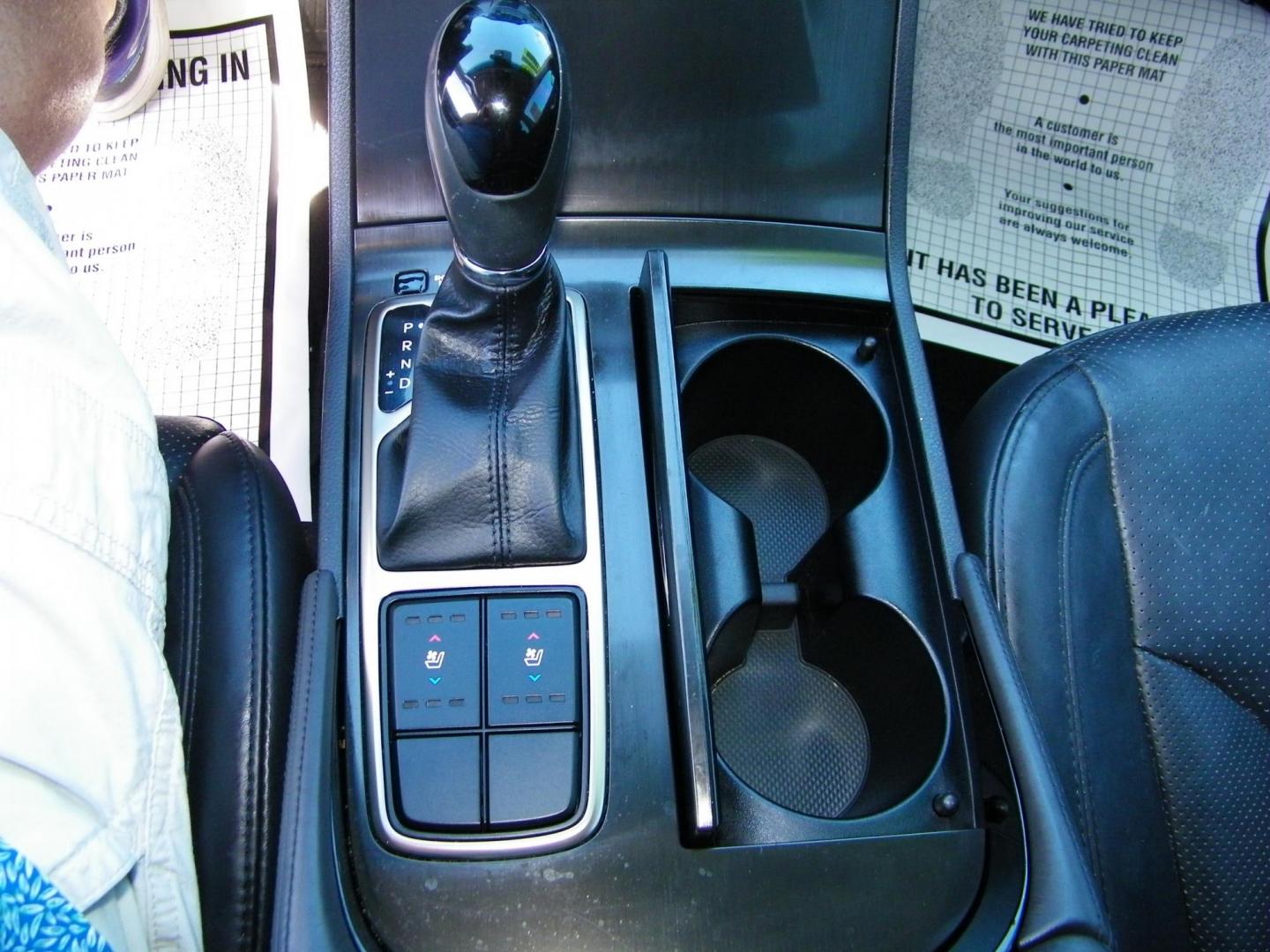 2014 Black /Black Hyundai Azera Limited (KMHFH4JG7EA) with an 3.3L V6 DOHC 24V engine, 6-Speed Automatic transmission, located at 4000 Bee Ridge Road, Sarasota, FL, 34233, (941) 926-0300, 27.298664, -82.489151 - Photo#19