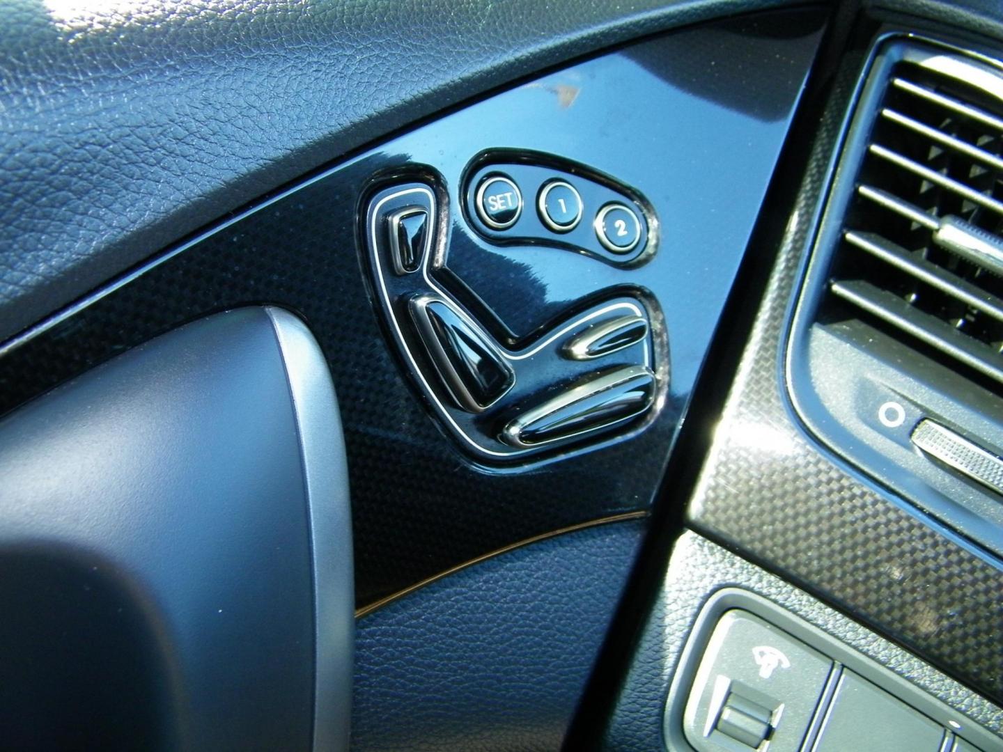 2014 Black /Black Hyundai Azera Limited (KMHFH4JG7EA) with an 3.3L V6 DOHC 24V engine, 6-Speed Automatic transmission, located at 4000 Bee Ridge Road, Sarasota, FL, 34233, (941) 926-0300, 27.298664, -82.489151 - Photo#23