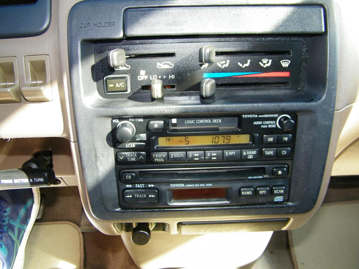 1998 Red /Beige Toyota T100 DX Xtracab 2WD (JT4TN12D6W0) with an 3.4L V6 DOHC 24V engine, Automatic transmission, located at 4000 Bee Ridge Road, Sarasota, FL, 34233, (941) 926-0300, 27.298664, -82.489151 - Photo#17