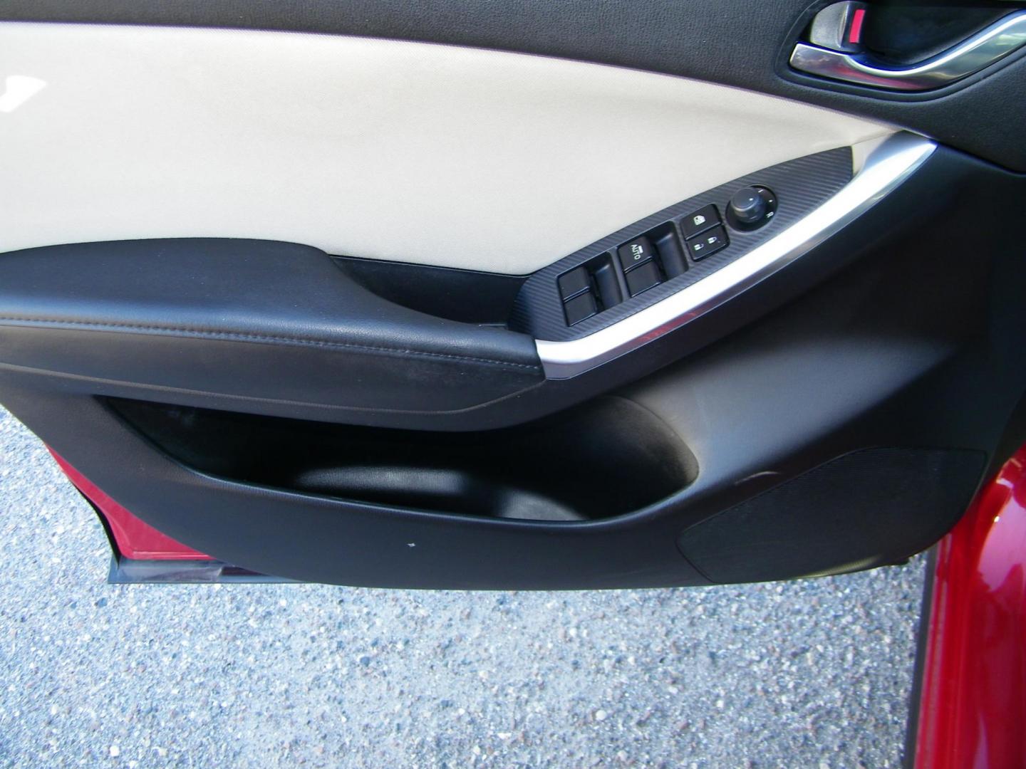 2016 Red /Beige Mazda CX-5 Touring (JM3KE2CY0G0) with an 2.5L L4 DOHC 16V engine, 6-Speed Automatic transmission, located at 4000 Bee Ridge Road, Sarasota, FL, 34233, (941) 926-0300, 27.298664, -82.489151 - Photo#16