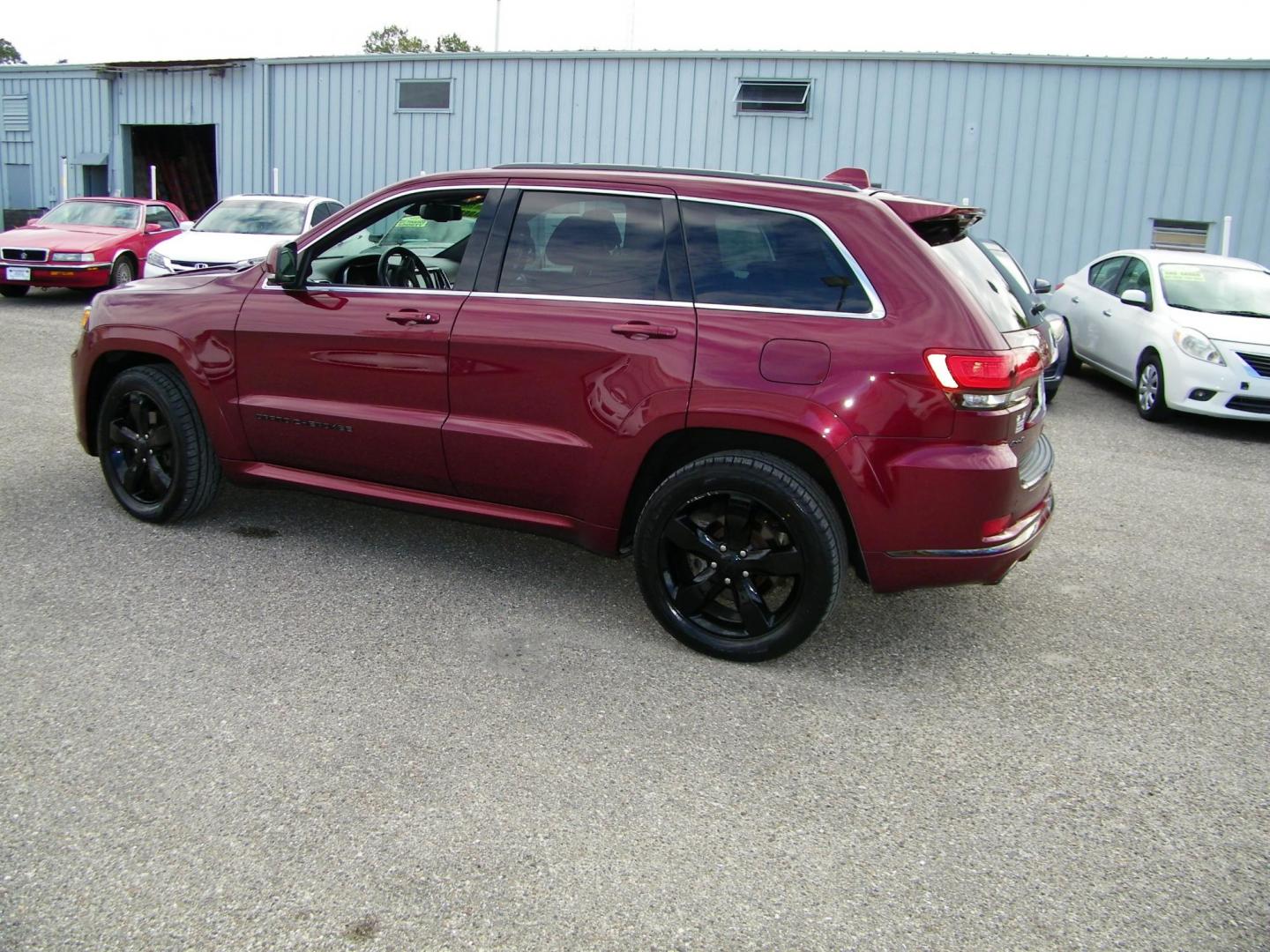 2016 Red /Black Jeep Grand Cherokee Overland 4WD (1C4RJFCG8GC) with an 3.6L V6 DOHC 24V engine, 8A transmission, located at 4000 Bee Ridge Road, Sarasota, FL, 34233, (941) 926-0300, 27.298664, -82.489151 - Photo#3