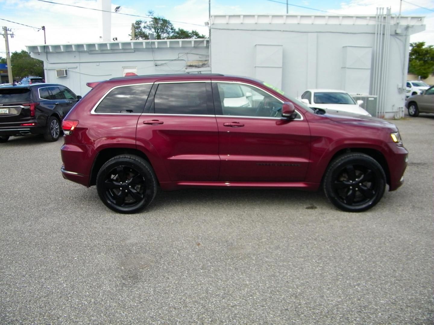 2016 Red /Black Jeep Grand Cherokee Overland 4WD (1C4RJFCG8GC) with an 3.6L V6 DOHC 24V engine, 8A transmission, located at 4000 Bee Ridge Road, Sarasota, FL, 34233, (941) 926-0300, 27.298664, -82.489151 - Photo#6