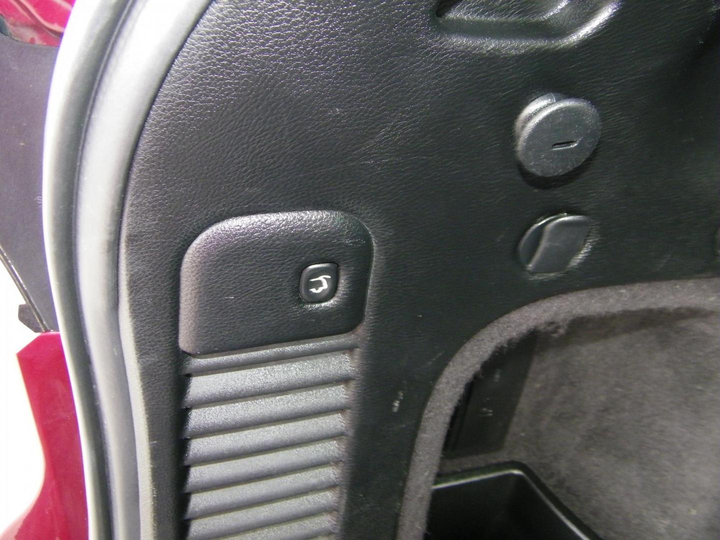 2016 Red /Black Jeep Grand Cherokee Overland 4WD (1C4RJFCG8GC) with an 3.6L V6 DOHC 24V engine, 8A transmission, located at 4000 Bee Ridge Road, Sarasota, FL, 34233, (941) 926-0300, 27.298664, -82.489151 - Photo#13