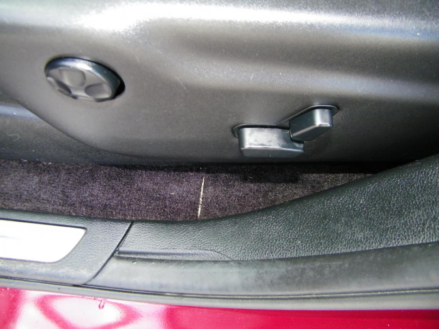 2016 Red /Black Jeep Grand Cherokee Overland 4WD (1C4RJFCG8GC) with an 3.6L V6 DOHC 24V engine, 8A transmission, located at 4000 Bee Ridge Road, Sarasota, FL, 34233, (941) 926-0300, 27.298664, -82.489151 - Photo#21