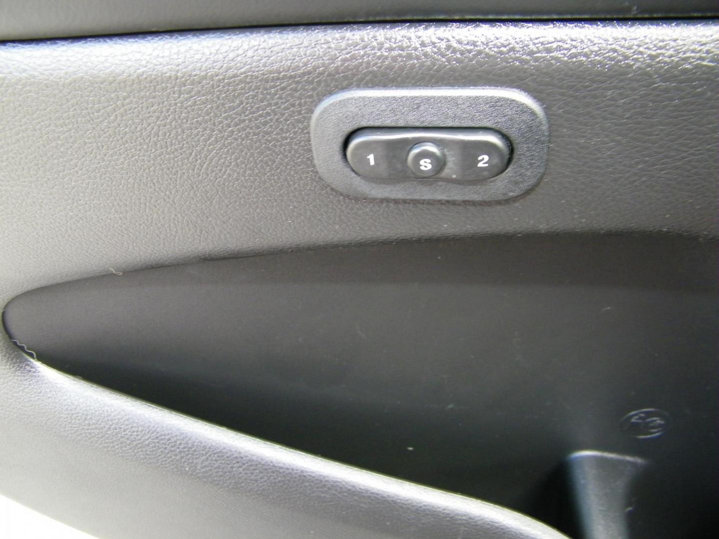 2016 Red /Black Jeep Grand Cherokee Overland 4WD (1C4RJFCG8GC) with an 3.6L V6 DOHC 24V engine, 8A transmission, located at 4000 Bee Ridge Road, Sarasota, FL, 34233, (941) 926-0300, 27.298664, -82.489151 - Photo#23