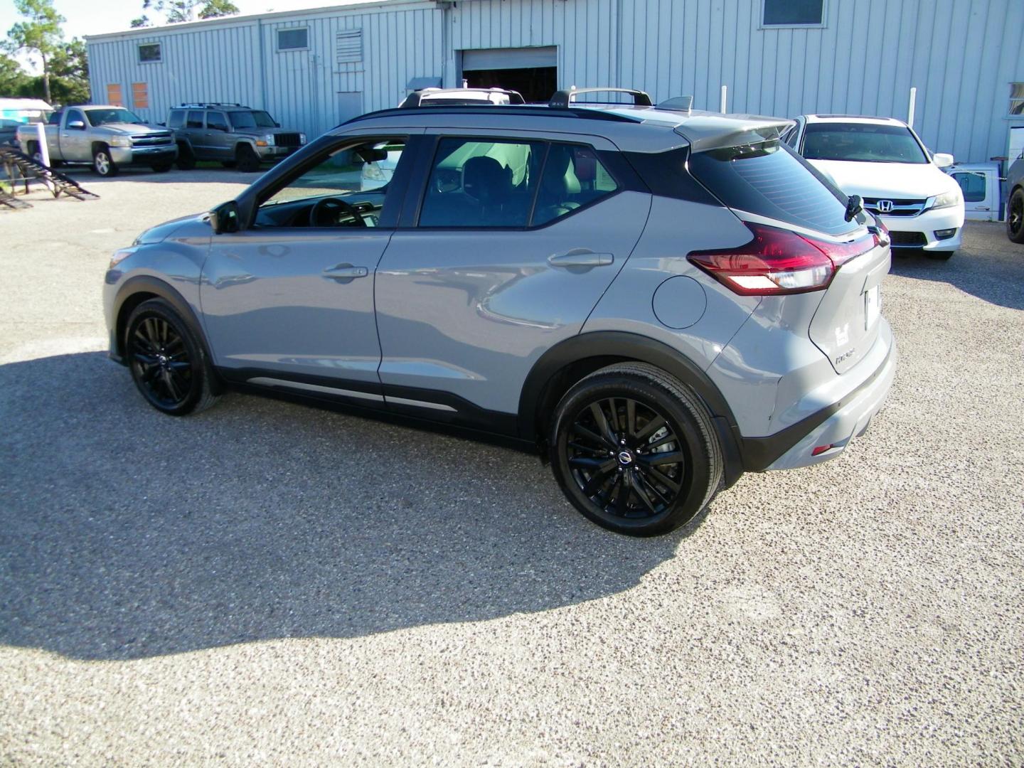 2021 Grey /Grey Nissan Kicks SR (3N1CP5DV2ML) with an 1.6L L4 engine, CVT transmission, located at 4000 Bee Ridge Road, Sarasota, FL, 34233, (941) 926-0300, 27.298664, -82.489151 - Photo#3