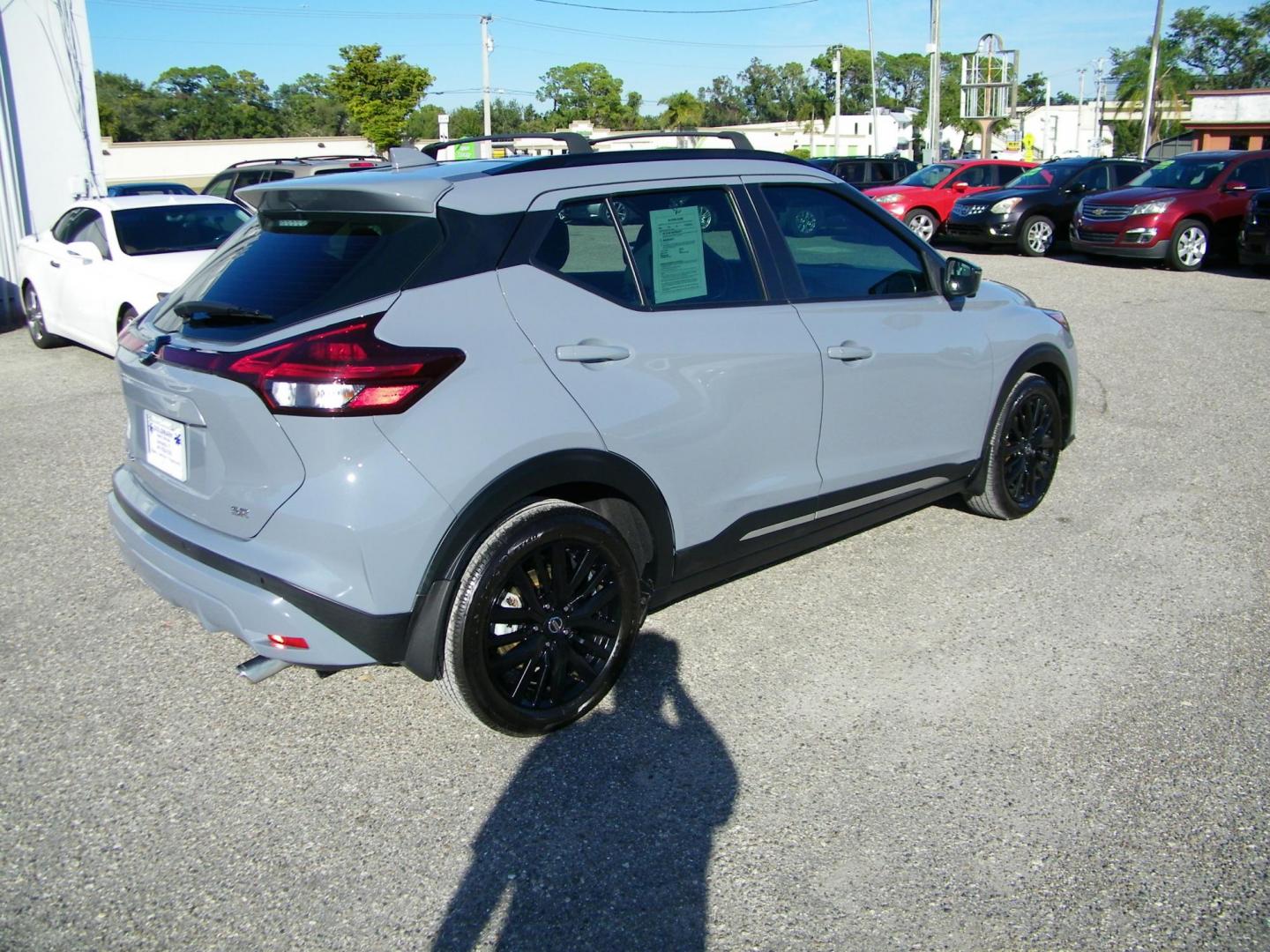 2021 Grey /Grey Nissan Kicks SR (3N1CP5DV2ML) with an 1.6L L4 engine, CVT transmission, located at 4000 Bee Ridge Road, Sarasota, FL, 34233, (941) 926-0300, 27.298664, -82.489151 - Photo#5