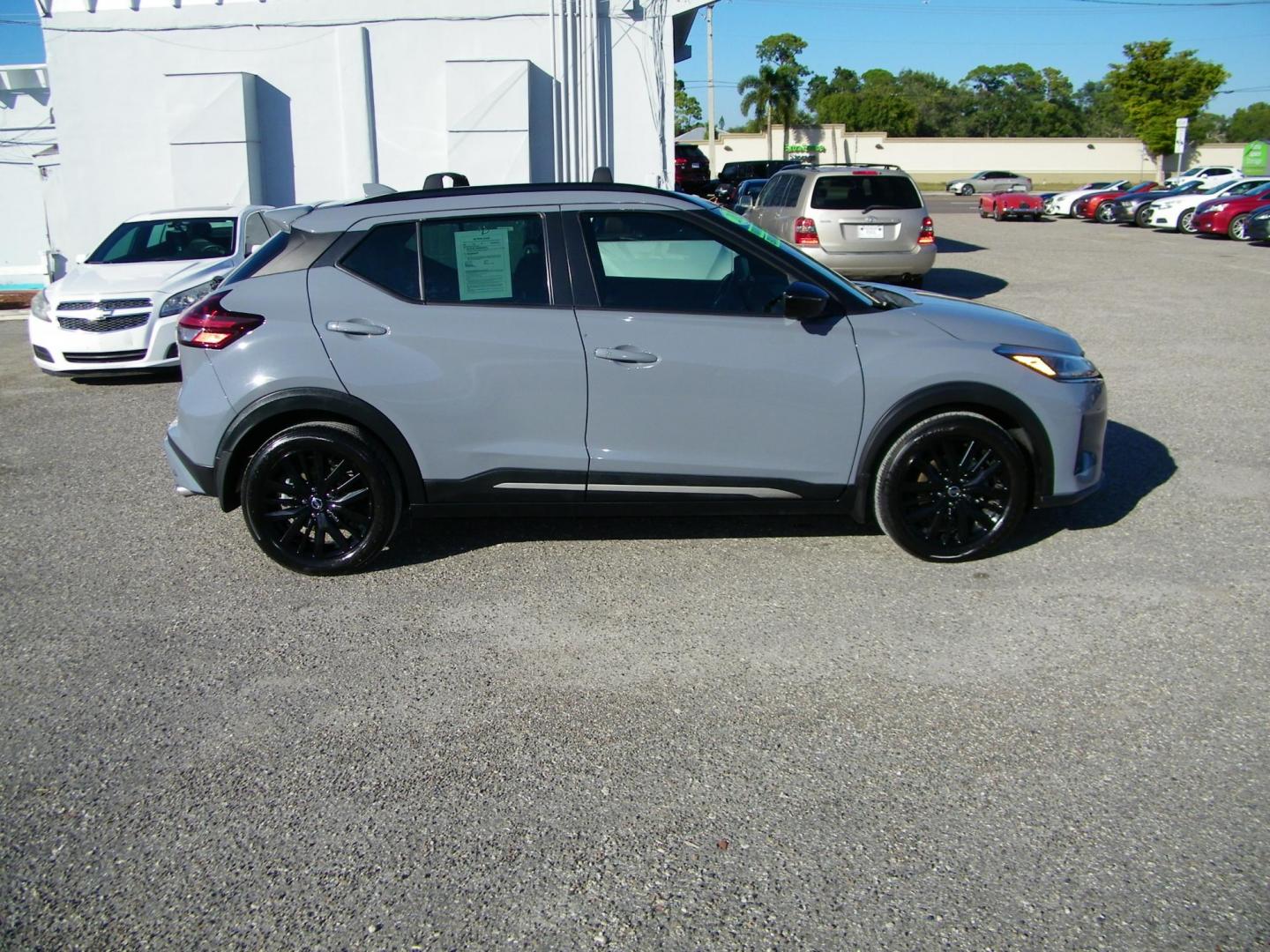 2021 Grey /Grey Nissan Kicks SR (3N1CP5DV2ML) with an 1.6L L4 engine, CVT transmission, located at 4000 Bee Ridge Road, Sarasota, FL, 34233, (941) 926-0300, 27.298664, -82.489151 - Photo#6