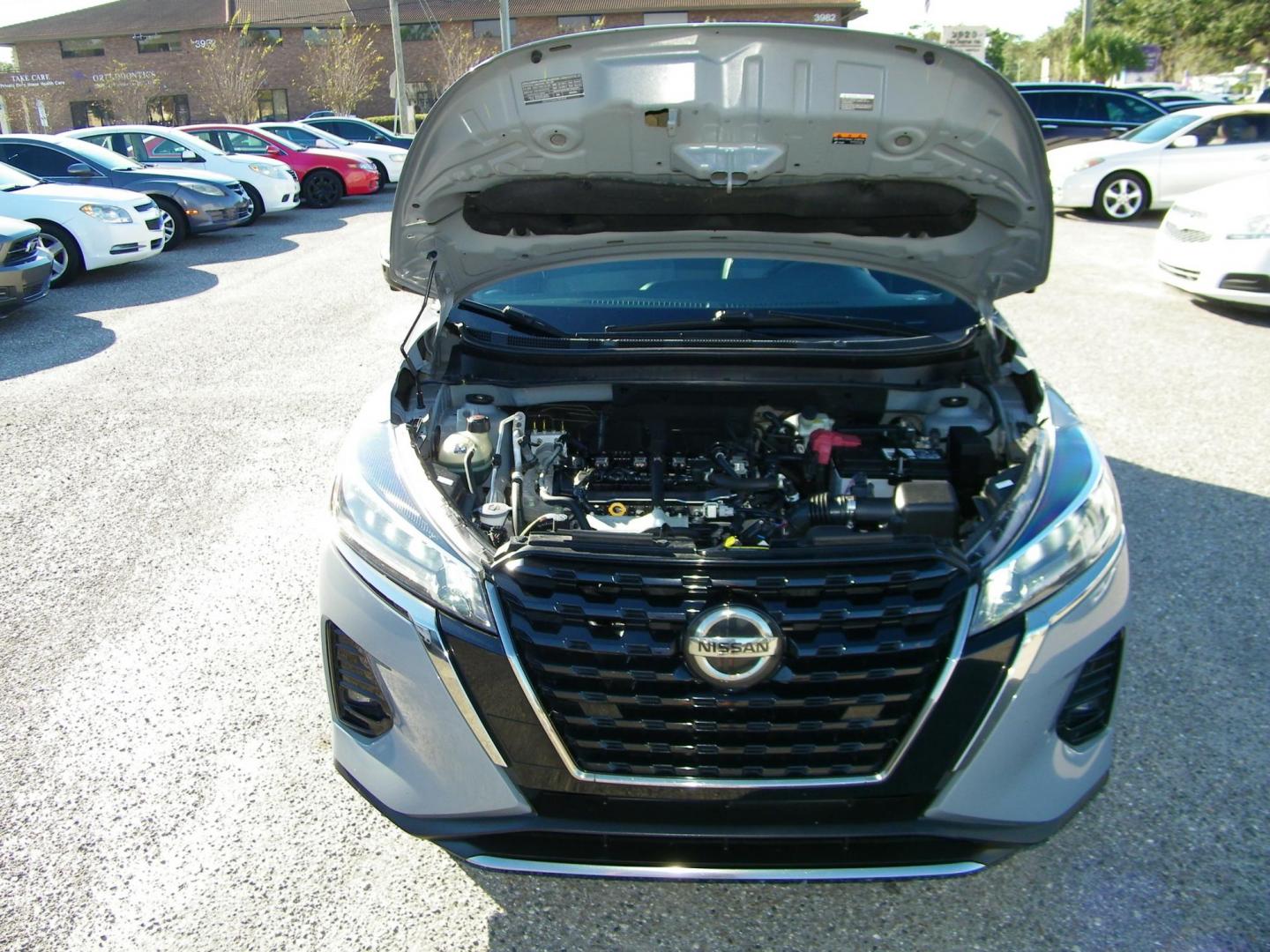 2021 Grey /Grey Nissan Kicks SR (3N1CP5DV2ML) with an 1.6L L4 engine, CVT transmission, located at 4000 Bee Ridge Road, Sarasota, FL, 34233, (941) 926-0300, 27.298664, -82.489151 - Photo#8