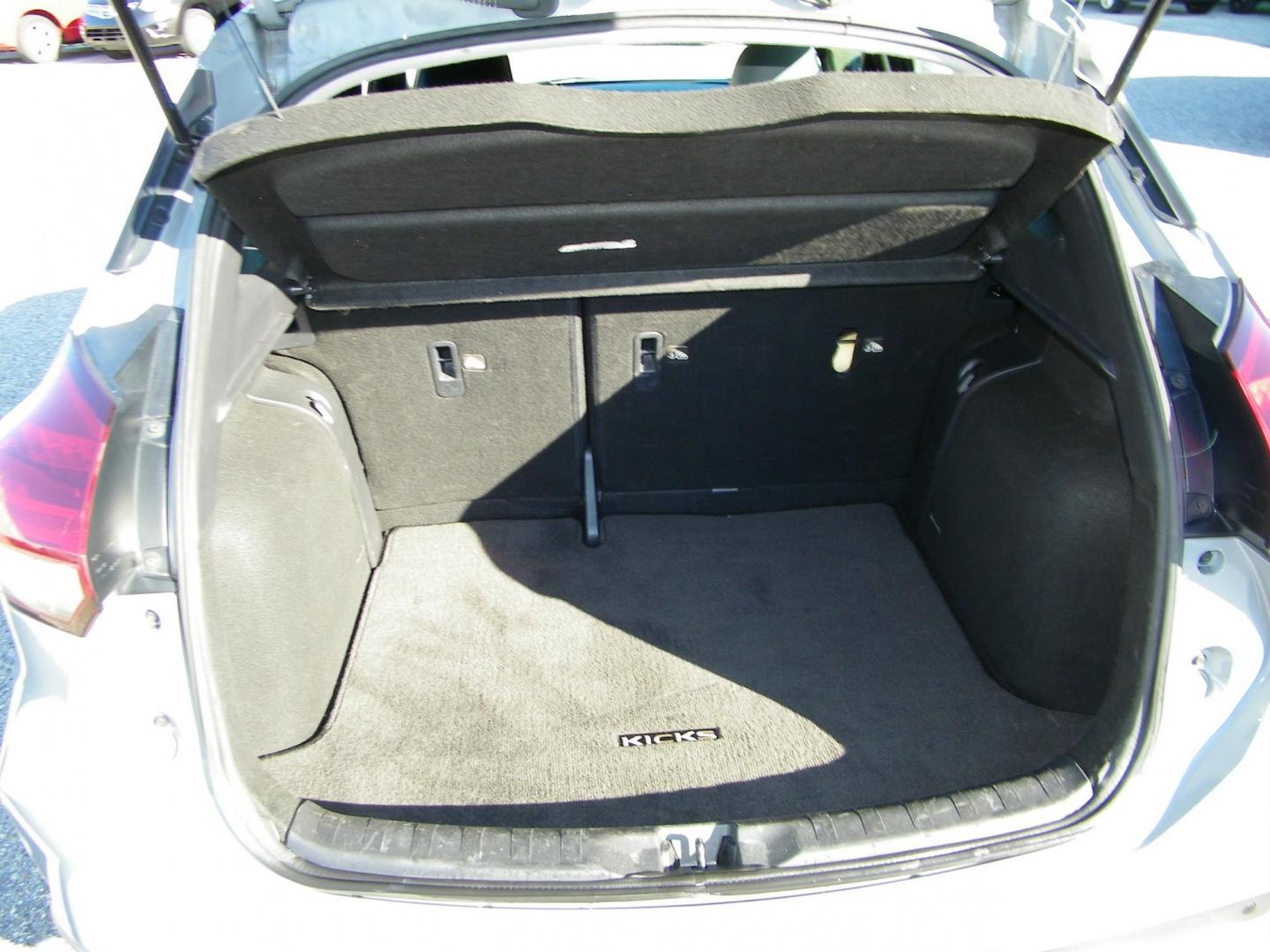 2021 Grey /Grey Nissan Kicks SR (3N1CP5DV2ML) with an 1.6L L4 engine, CVT transmission, located at 4000 Bee Ridge Road, Sarasota, FL, 34233, (941) 926-0300, 27.298664, -82.489151 - Photo#11