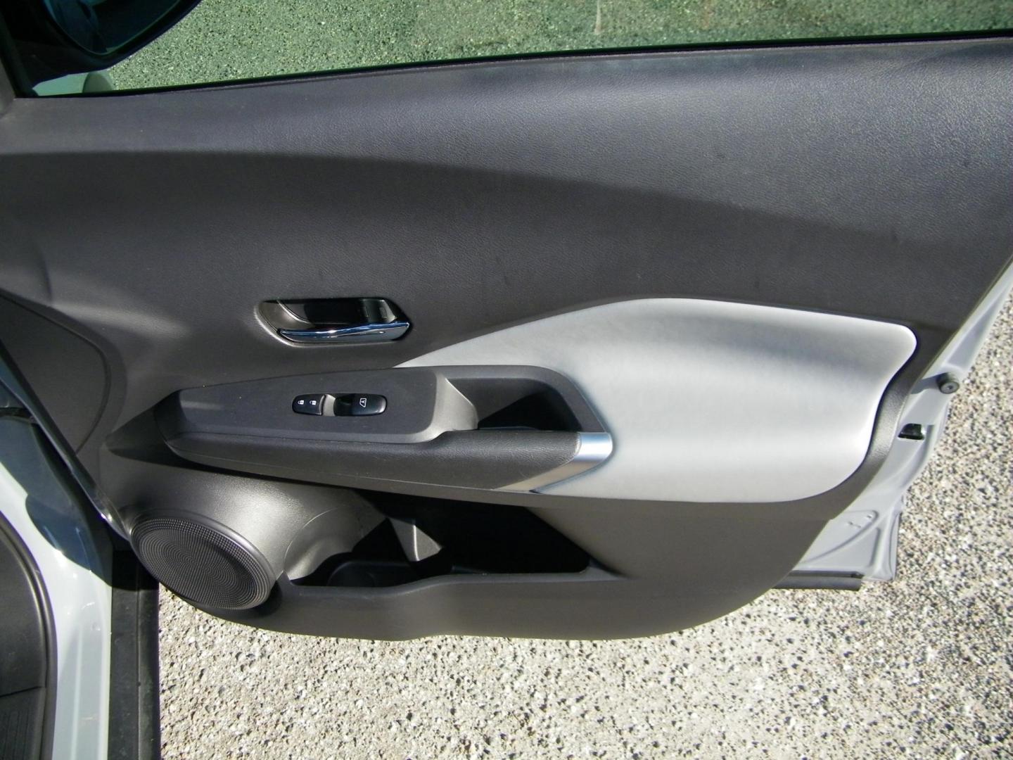 2021 Grey /Grey Nissan Kicks SR (3N1CP5DV2ML) with an 1.6L L4 engine, CVT transmission, located at 4000 Bee Ridge Road, Sarasota, FL, 34233, (941) 926-0300, 27.298664, -82.489151 - Photo#13