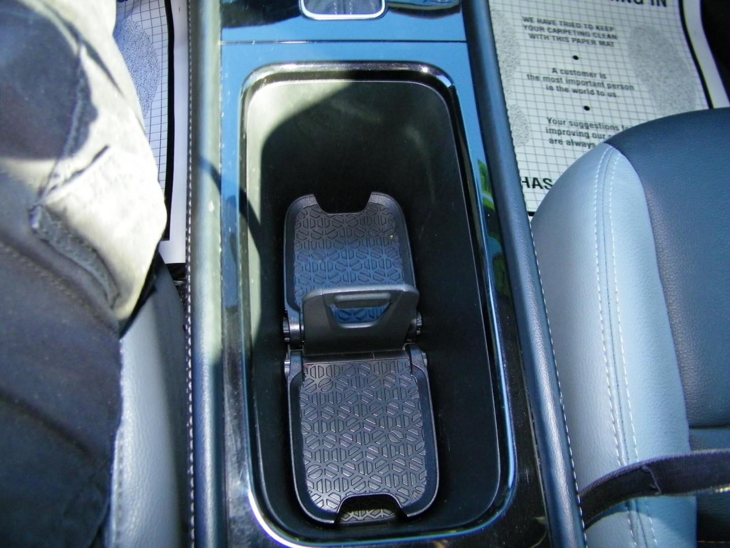 2021 Grey /Grey Nissan Kicks SR (3N1CP5DV2ML) with an 1.6L L4 engine, CVT transmission, located at 4000 Bee Ridge Road, Sarasota, FL, 34233, (941) 926-0300, 27.298664, -82.489151 - Photo#19