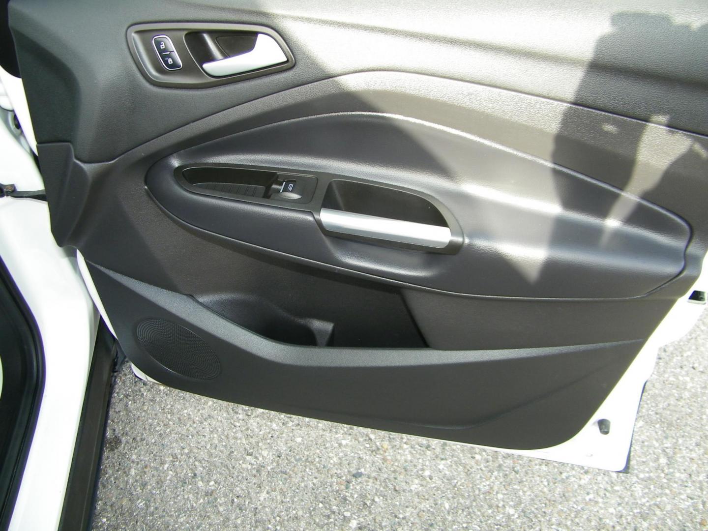 2017 WHITE /Black Ford Escape Titanium 4WD (1FMCU9J98HU) with an 2.0L L4 DOHC 16V engine, 6A transmission, located at 4000 Bee Ridge Road, Sarasota, FL, 34233, (941) 926-0300, 27.298664, -82.489151 - Photo#16