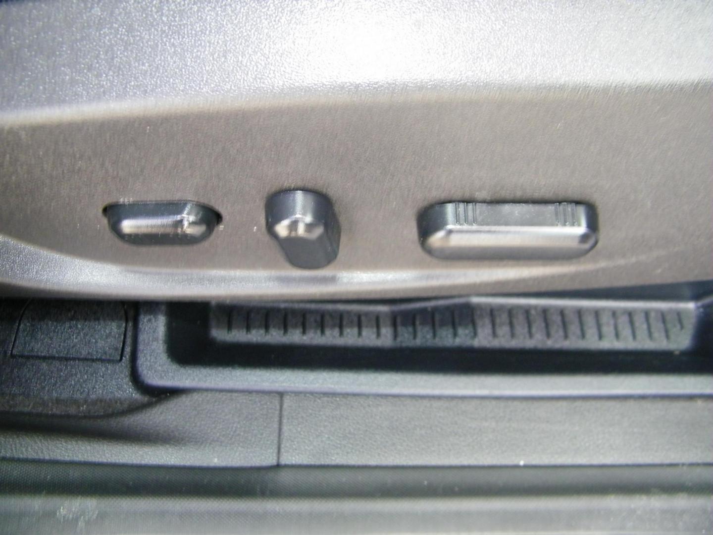 2017 WHITE /Black Ford Escape Titanium 4WD (1FMCU9J98HU) with an 2.0L L4 DOHC 16V engine, 6A transmission, located at 4000 Bee Ridge Road, Sarasota, FL, 34233, (941) 926-0300, 27.298664, -82.489151 - Photo#17