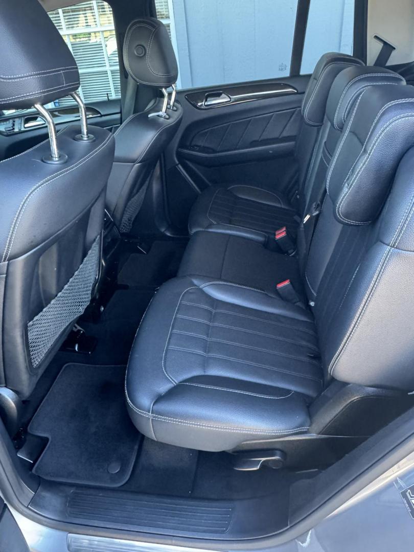 2015 Gray /Black Mercedes-Benz GL-Class GL450 4MATIC (4JGDF6EE2FA) with an 3.0L V6 DOHC 24V TURBO DIESEL engine, 7-Speed Automatic transmission, located at 4000 Bee Ridge Road, Sarasota, FL, 34233, (941) 926-0300, 27.298664, -82.489151 - Photo#4