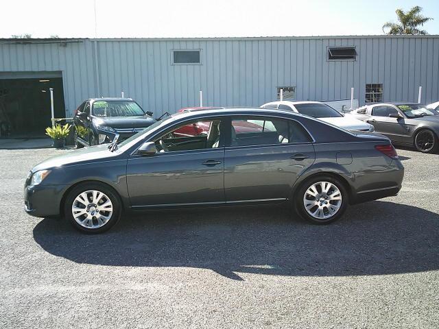 2008 Blue /Beige Toyota Avalon Limited (4T1BK36B18U) with an 3.5L V6 DOHC 24V engine, 6-Speed Automatic Overdrive transmission, located at 4000 Bee Ridge Road, Sarasota, FL, 34233, (941) 926-0300, 27.298664, -82.489151 - Photo#2