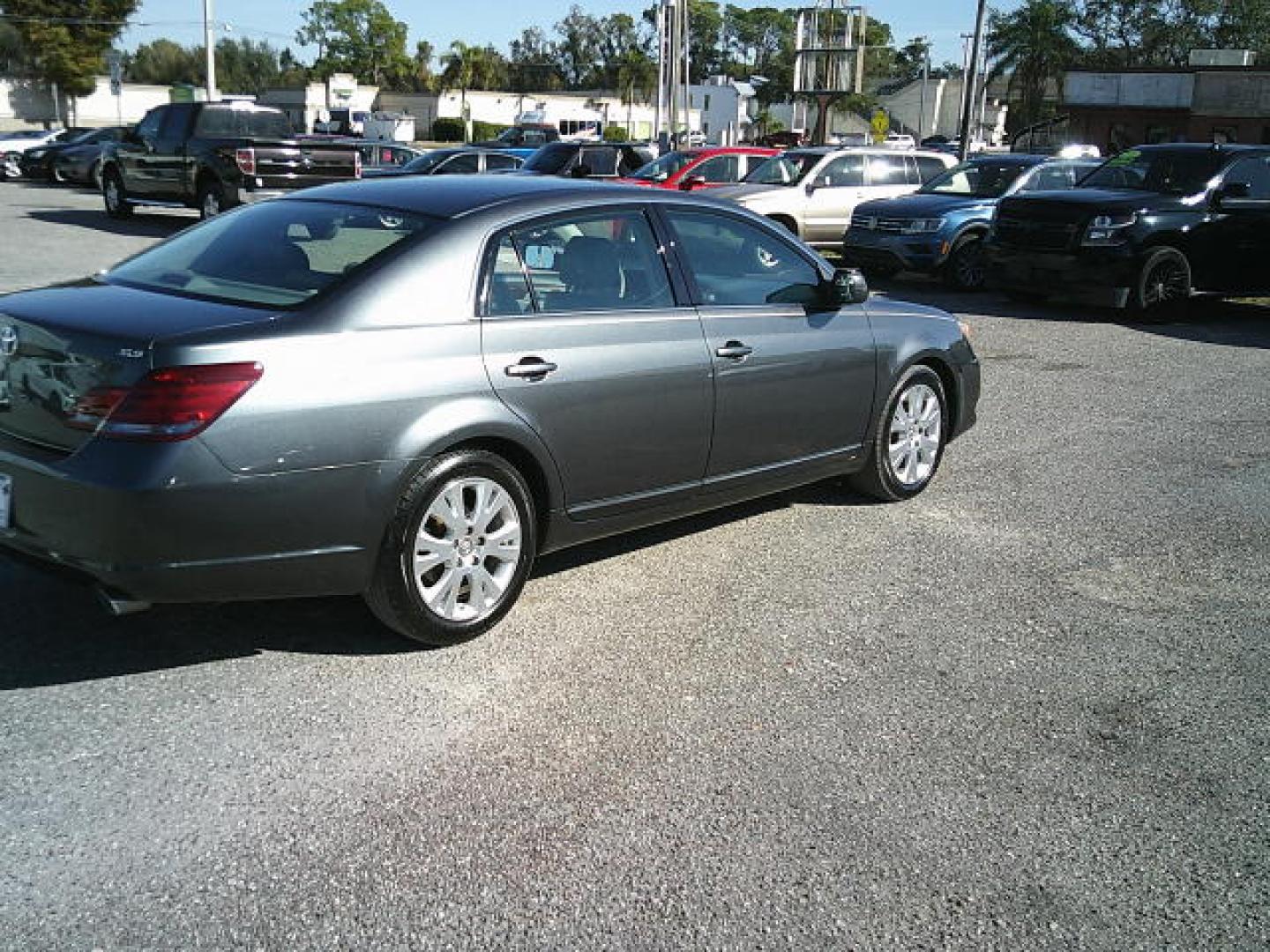 2008 Blue /Beige Toyota Avalon Limited (4T1BK36B18U) with an 3.5L V6 DOHC 24V engine, 6-Speed Automatic Overdrive transmission, located at 4000 Bee Ridge Road, Sarasota, FL, 34233, (941) 926-0300, 27.298664, -82.489151 - Photo#4